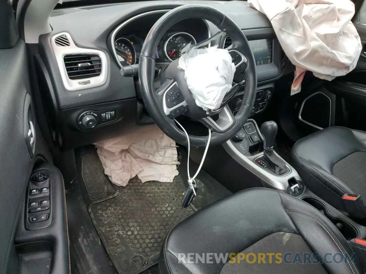 8 Photograph of a damaged car 3C4NJDBB1LT205116 JEEP COMPASS 2020