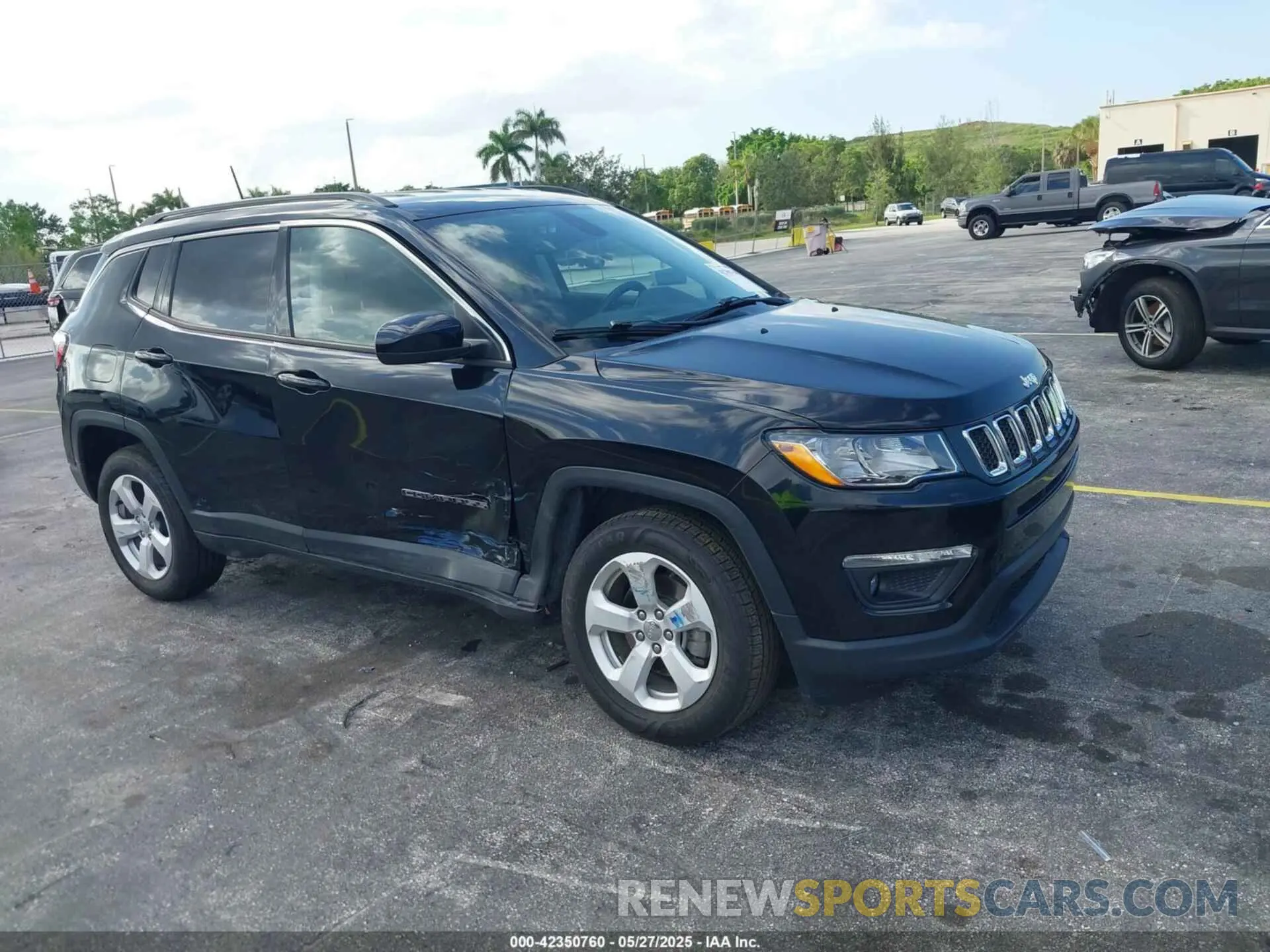 1 Photograph of a damaged car 3C4NJDBB1LT244000 JEEP COMPASS 2020