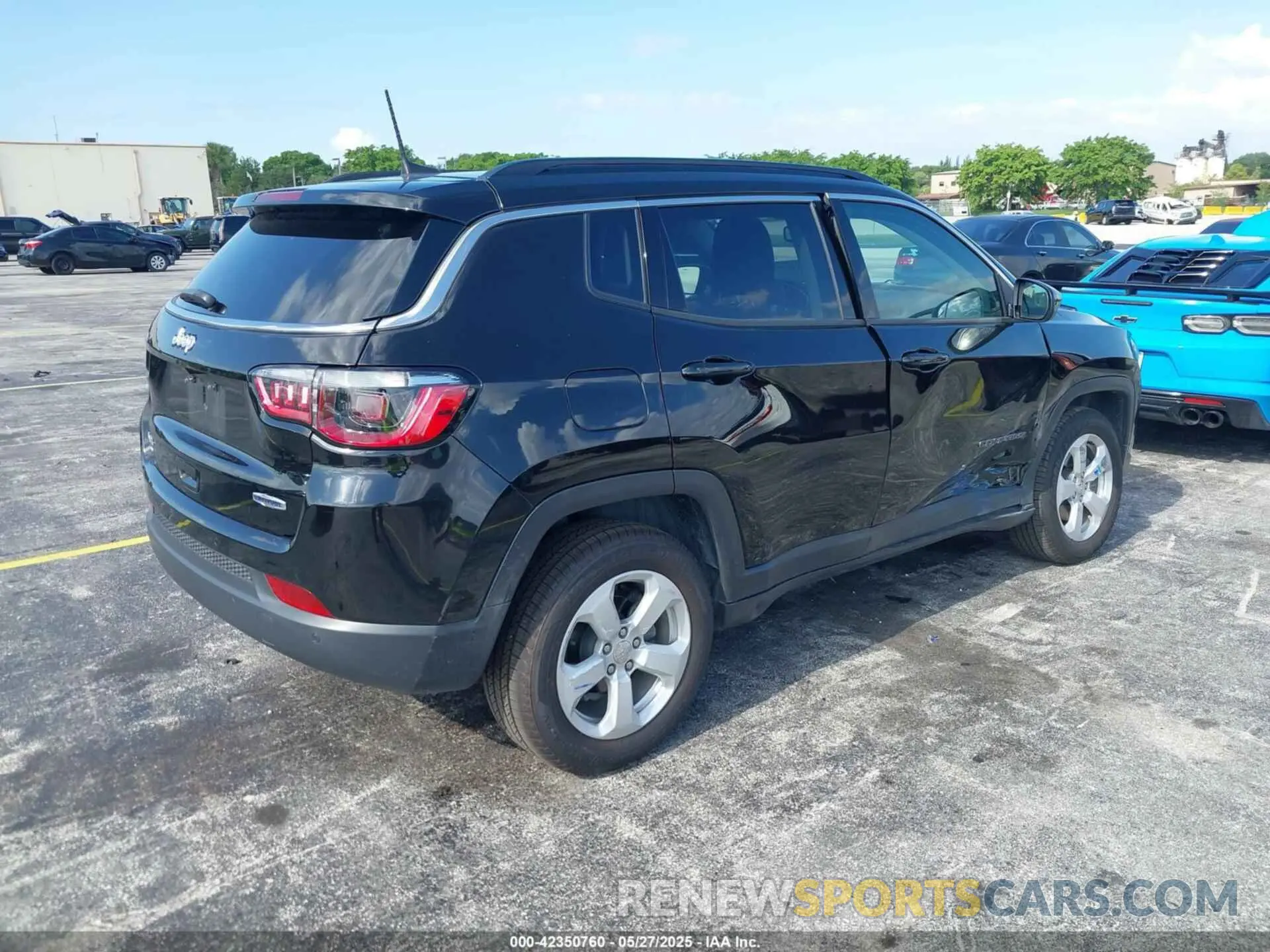 4 Photograph of a damaged car 3C4NJDBB1LT244000 JEEP COMPASS 2020