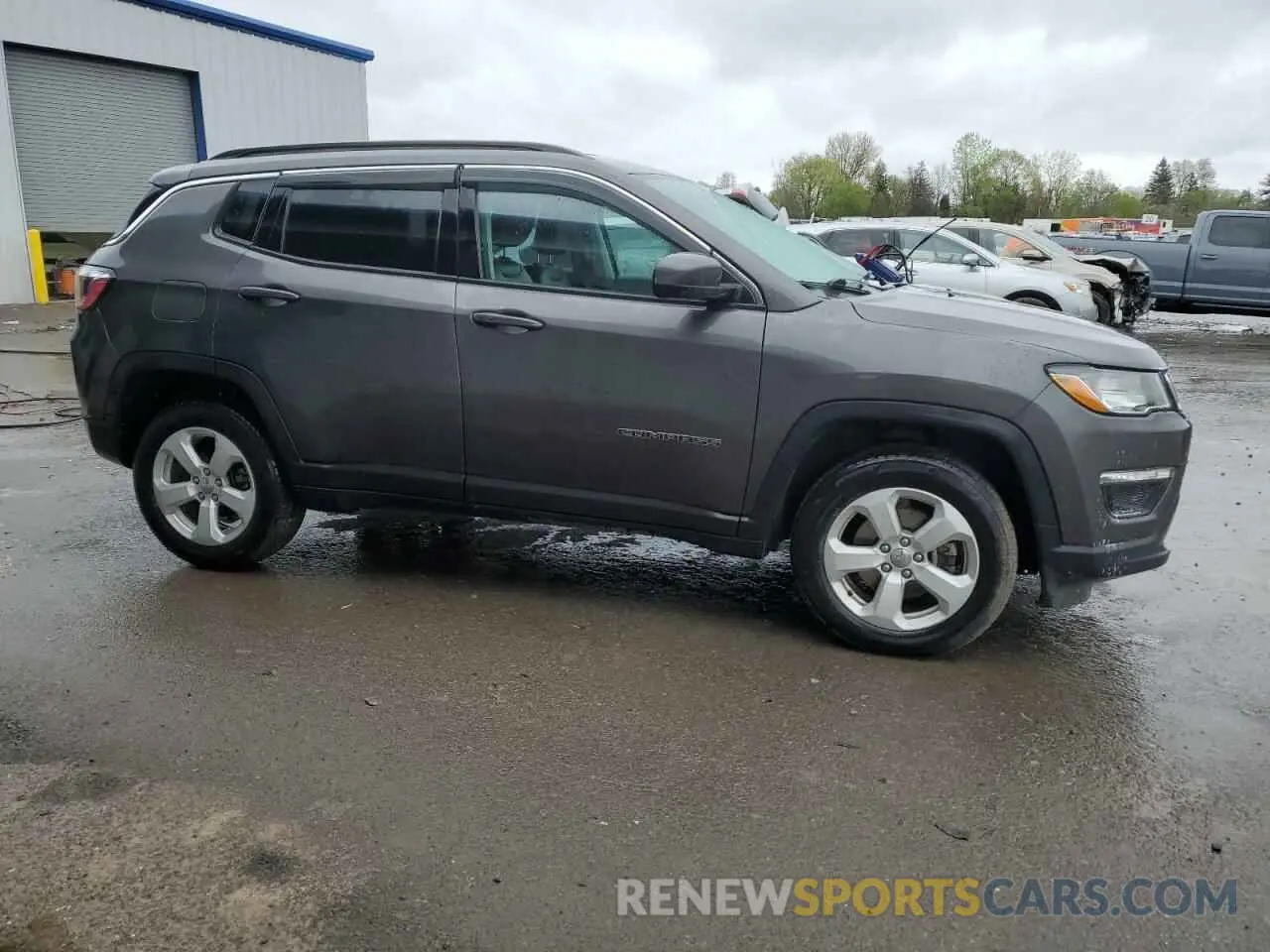 4 Photograph of a damaged car 3C4NJDBB2LT104702 JEEP COMPASS 2020