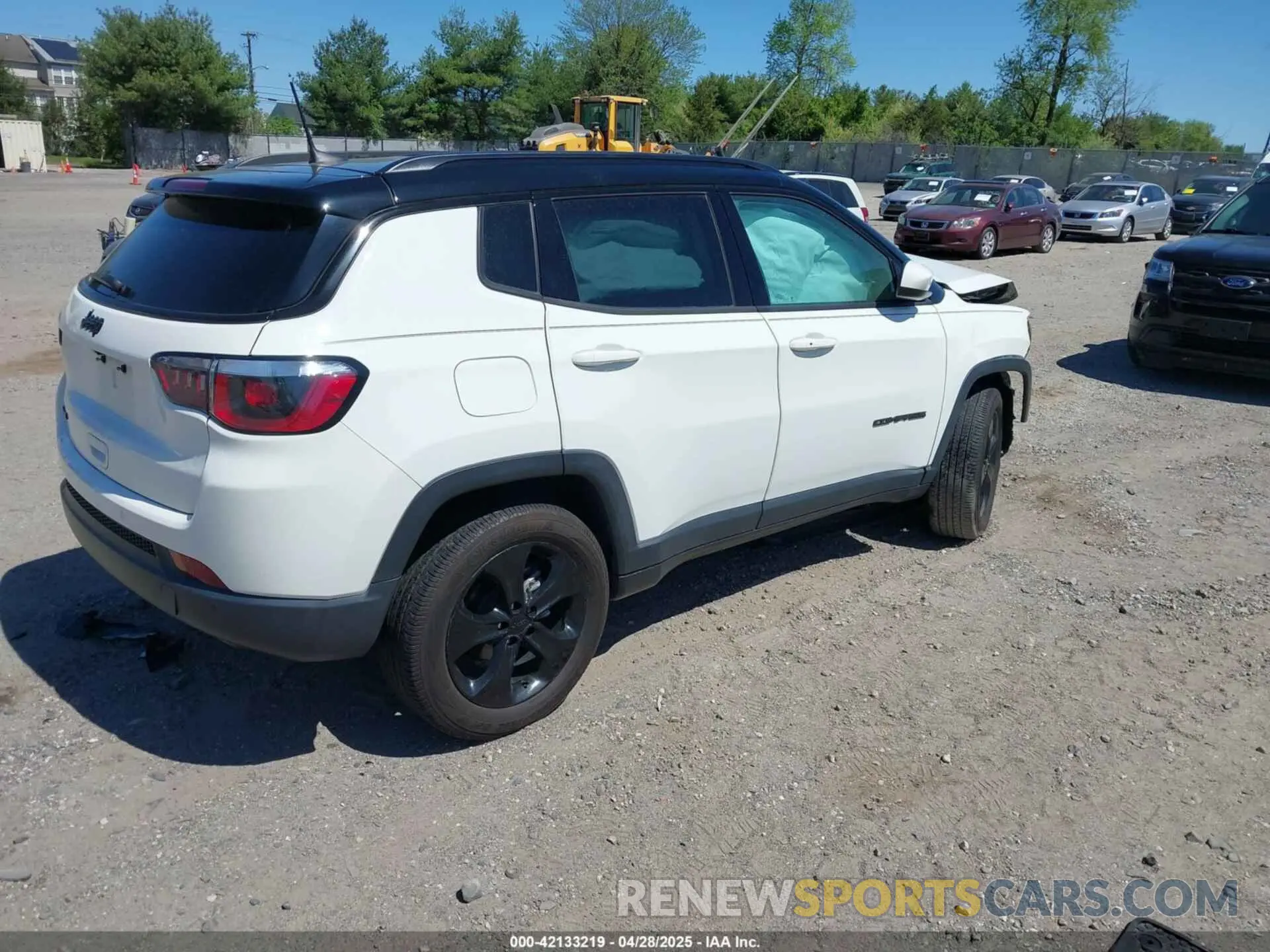 4 Photograph of a damaged car 3C4NJDBB2LT131916 JEEP COMPASS 2020