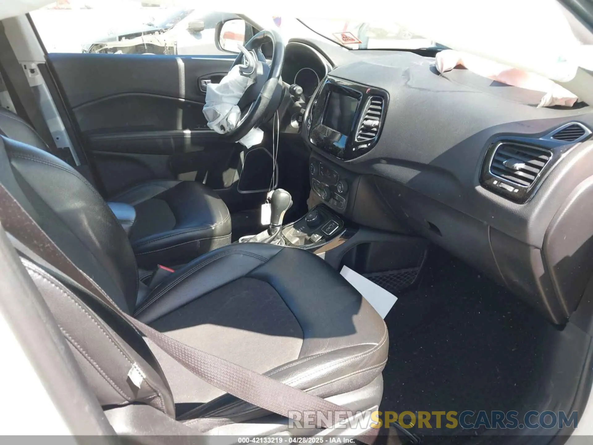 5 Photograph of a damaged car 3C4NJDBB2LT131916 JEEP COMPASS 2020