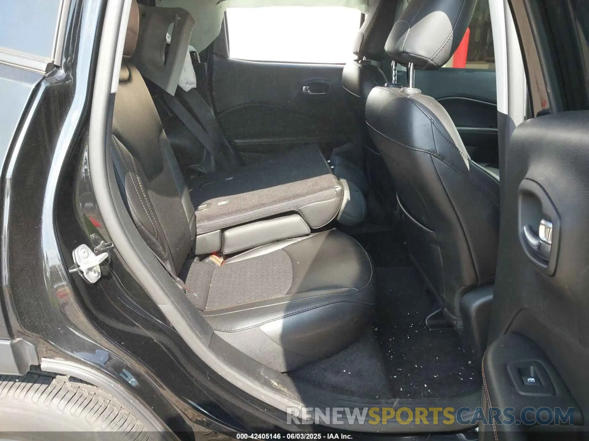 8 Photograph of a damaged car 3C4NJDBB5LT130257 JEEP COMPASS 2020