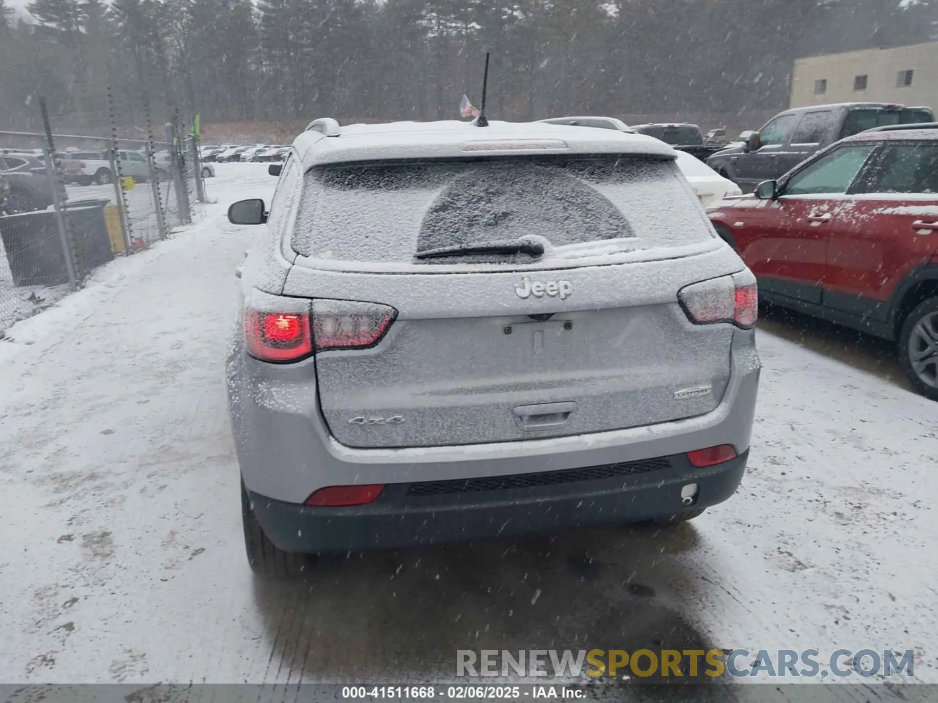 17 Photograph of a damaged car 3C4NJDBB6LT131918 JEEP COMPASS 2020