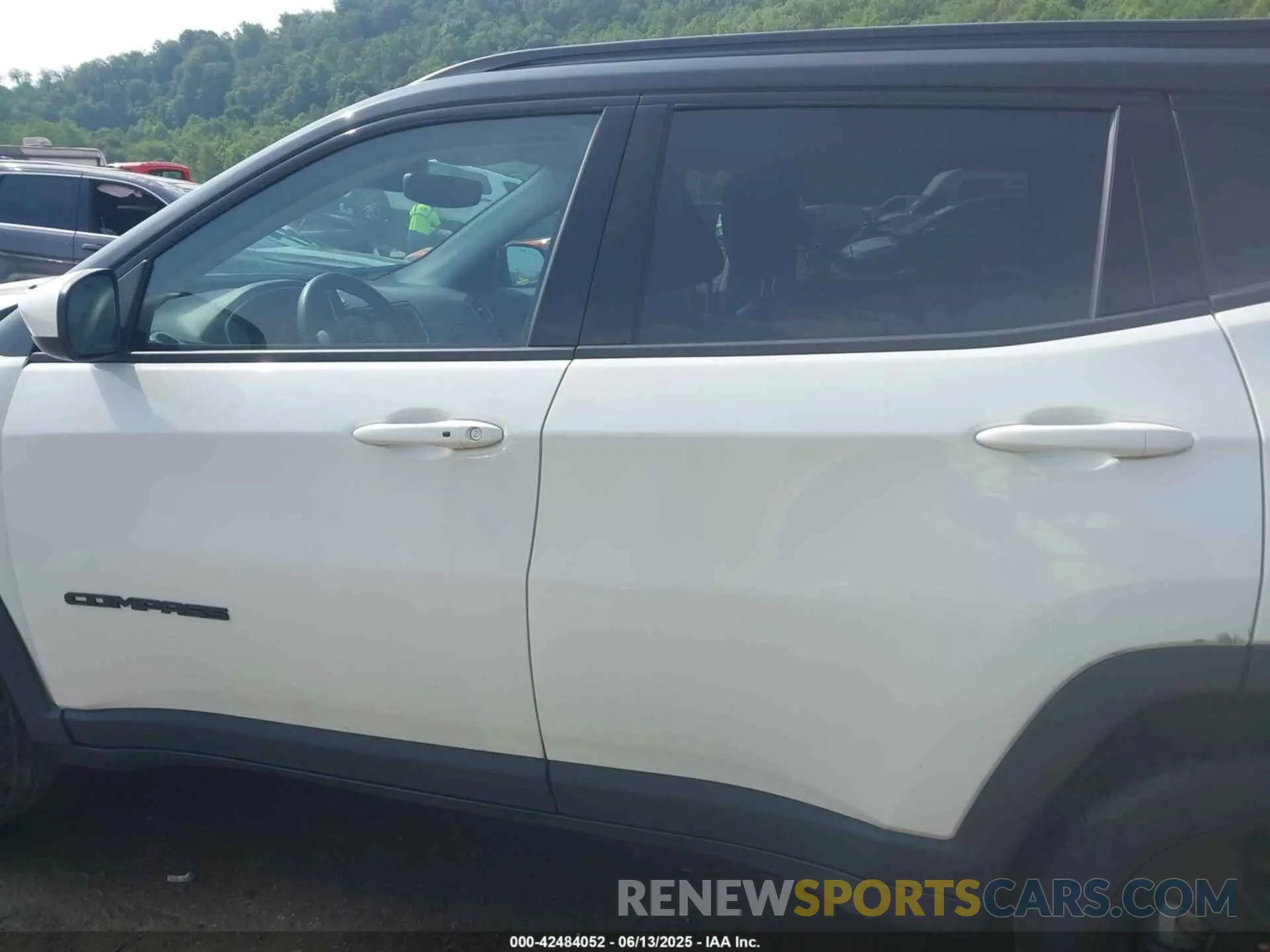 14 Photograph of a damaged car 3C4NJDBB6LT157841 JEEP COMPASS 2020