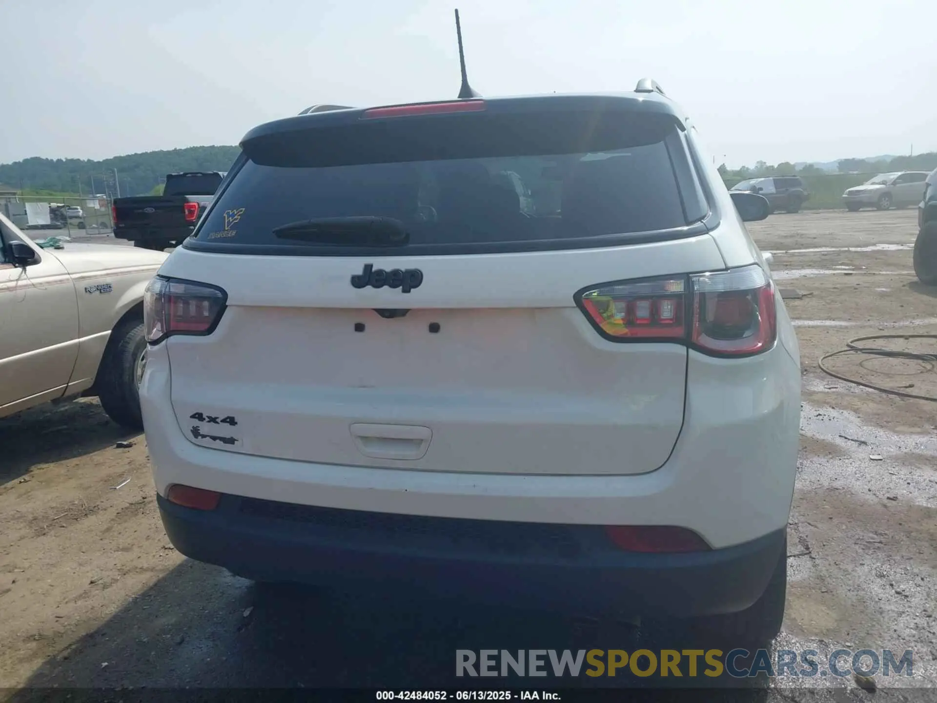 16 Photograph of a damaged car 3C4NJDBB6LT157841 JEEP COMPASS 2020
