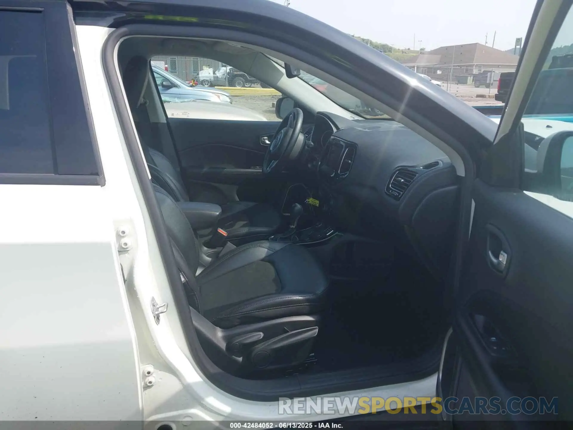 5 Photograph of a damaged car 3C4NJDBB6LT157841 JEEP COMPASS 2020