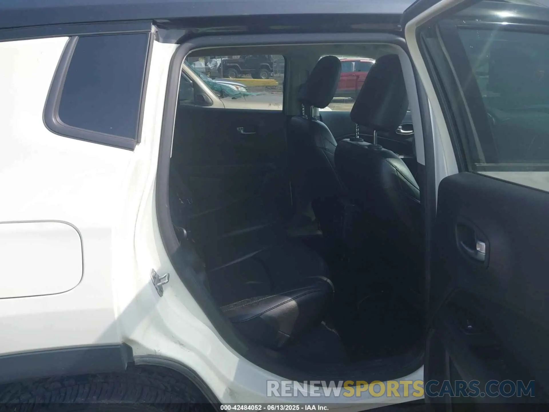 8 Photograph of a damaged car 3C4NJDBB6LT157841 JEEP COMPASS 2020