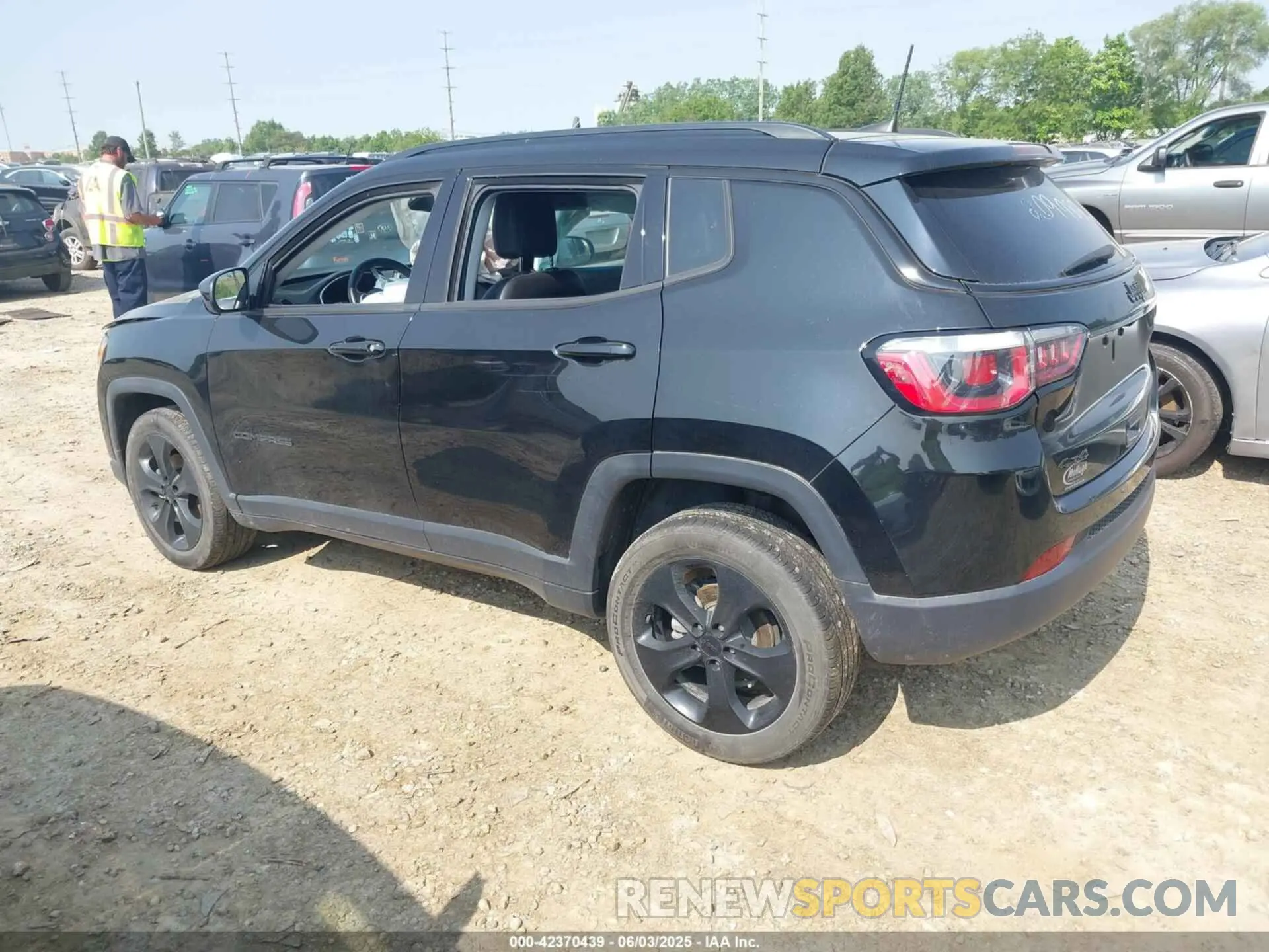 3 Photograph of a damaged car 3C4NJDBB6LT209985 JEEP COMPASS 2020
