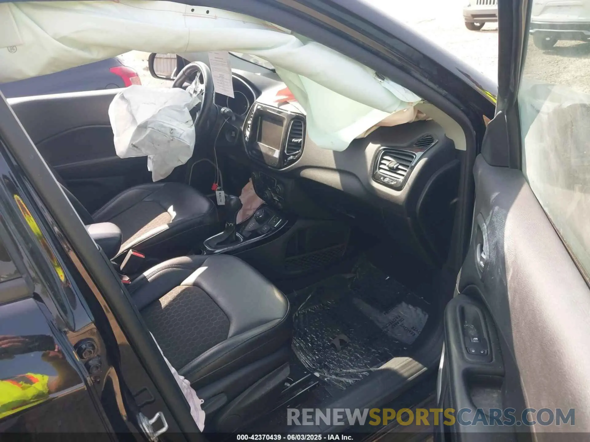 5 Photograph of a damaged car 3C4NJDBB6LT209985 JEEP COMPASS 2020