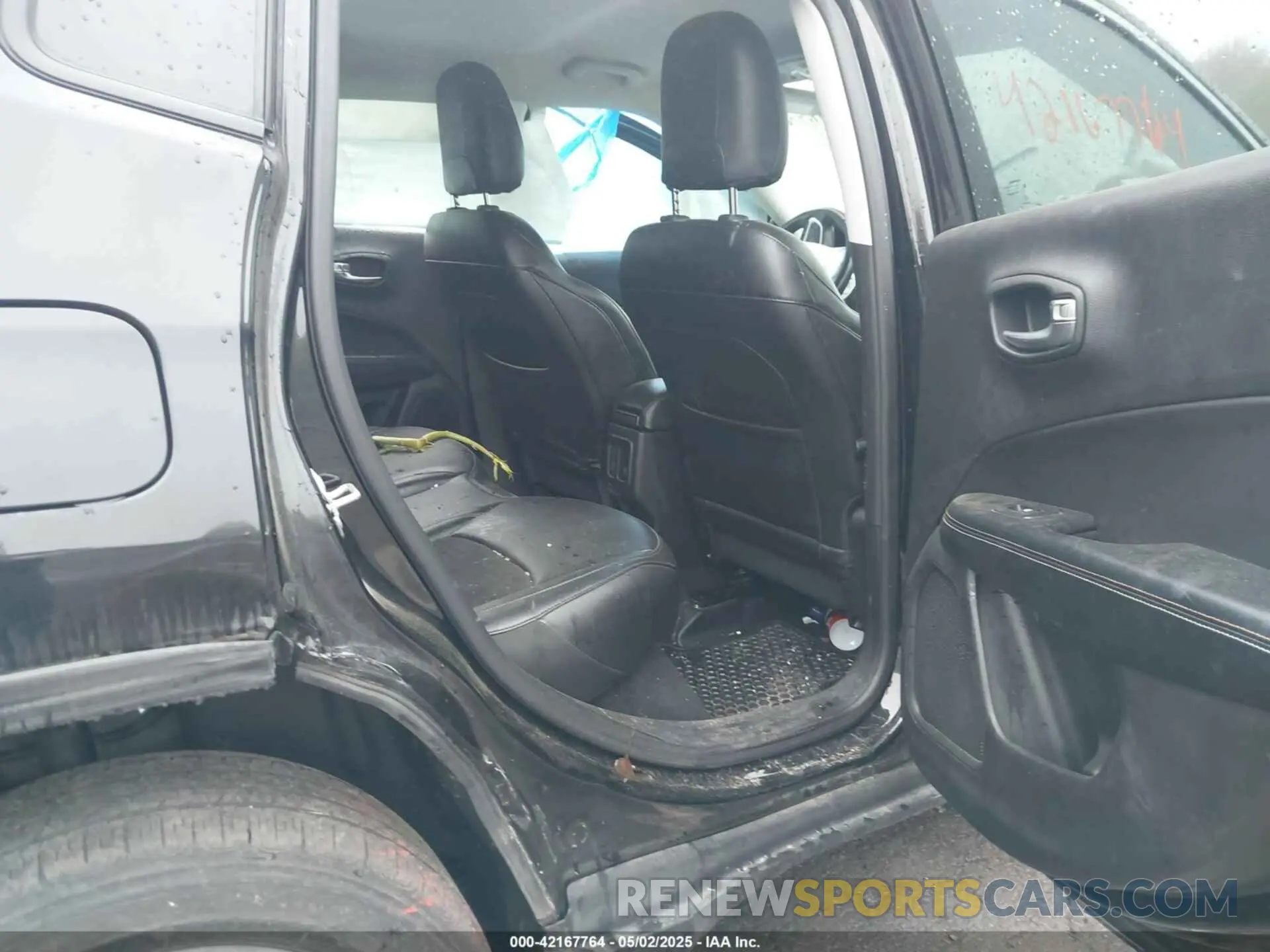8 Photograph of a damaged car 3C4NJDBB7LT100998 JEEP COMPASS 2020