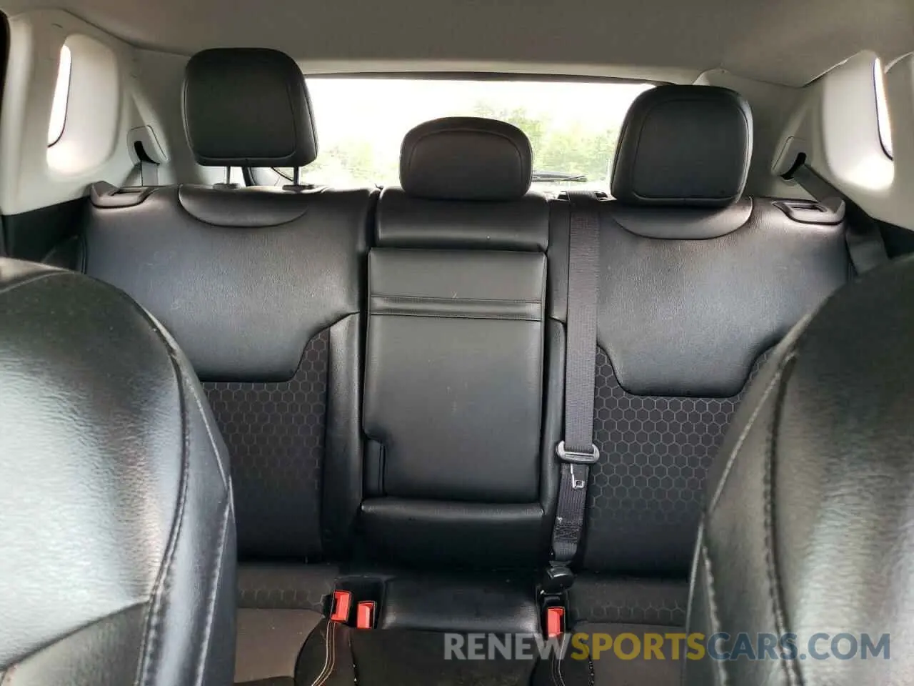 10 Photograph of a damaged car 3C4NJDBB7LT135136 JEEP COMPASS 2020