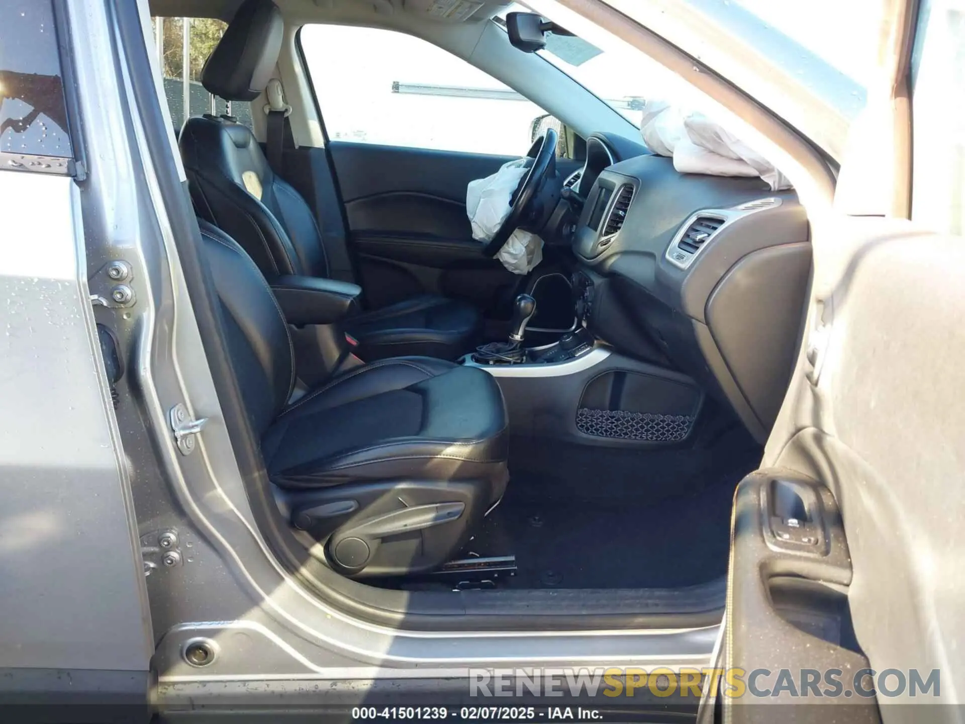 5 Photograph of a damaged car 3C4NJDBB7LT148324 JEEP COMPASS 2020