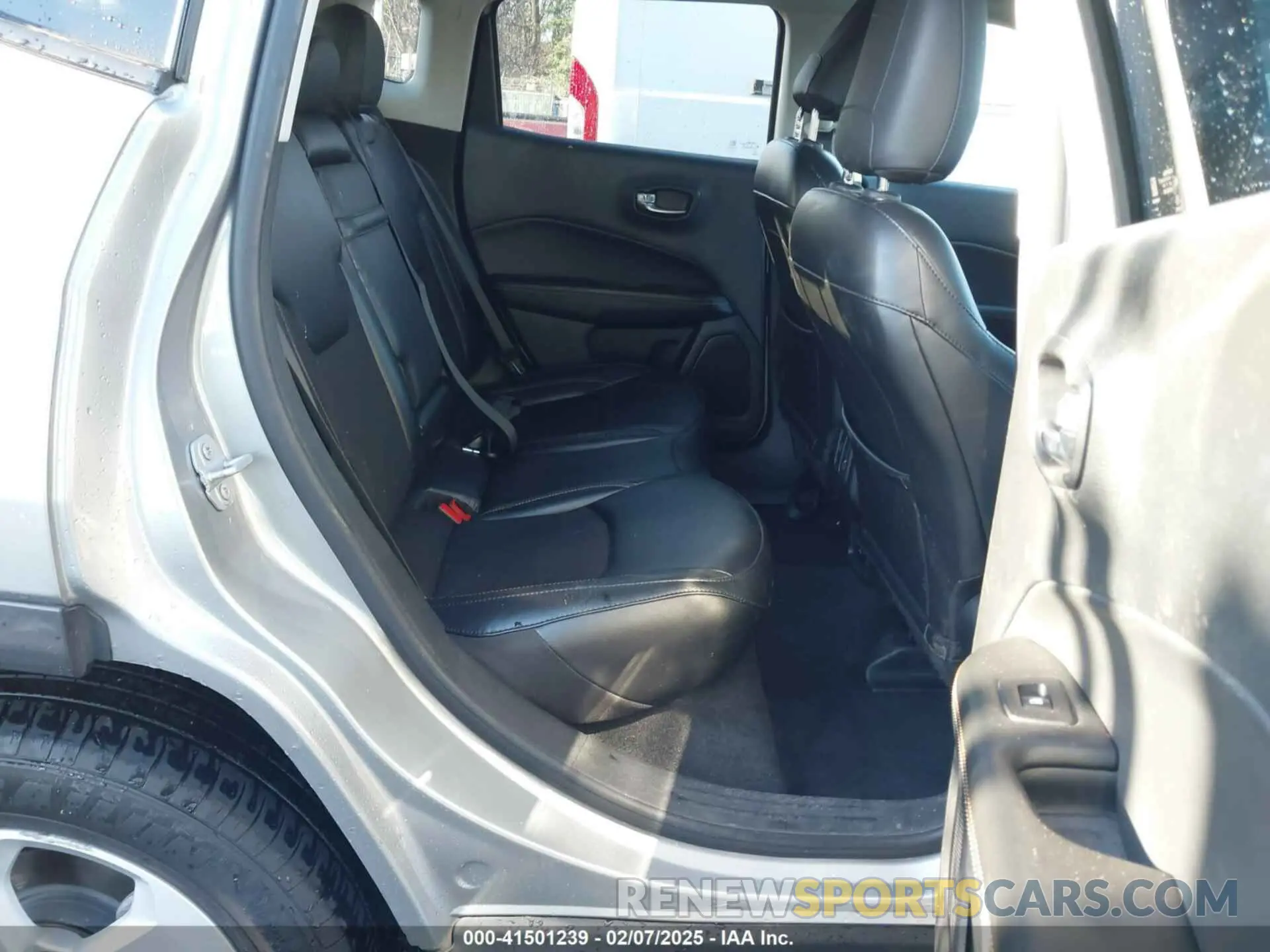 8 Photograph of a damaged car 3C4NJDBB7LT148324 JEEP COMPASS 2020