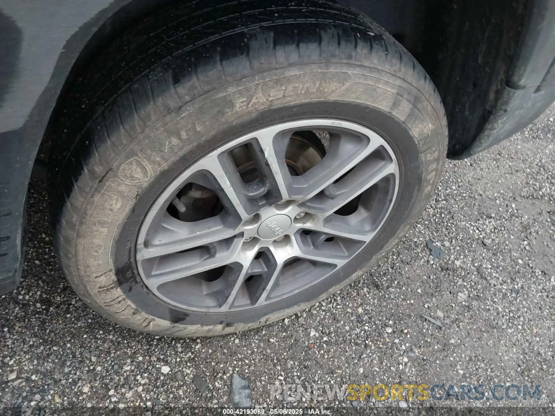 12 Photograph of a damaged car 3C4NJDBB7LT160148 JEEP COMPASS 2020