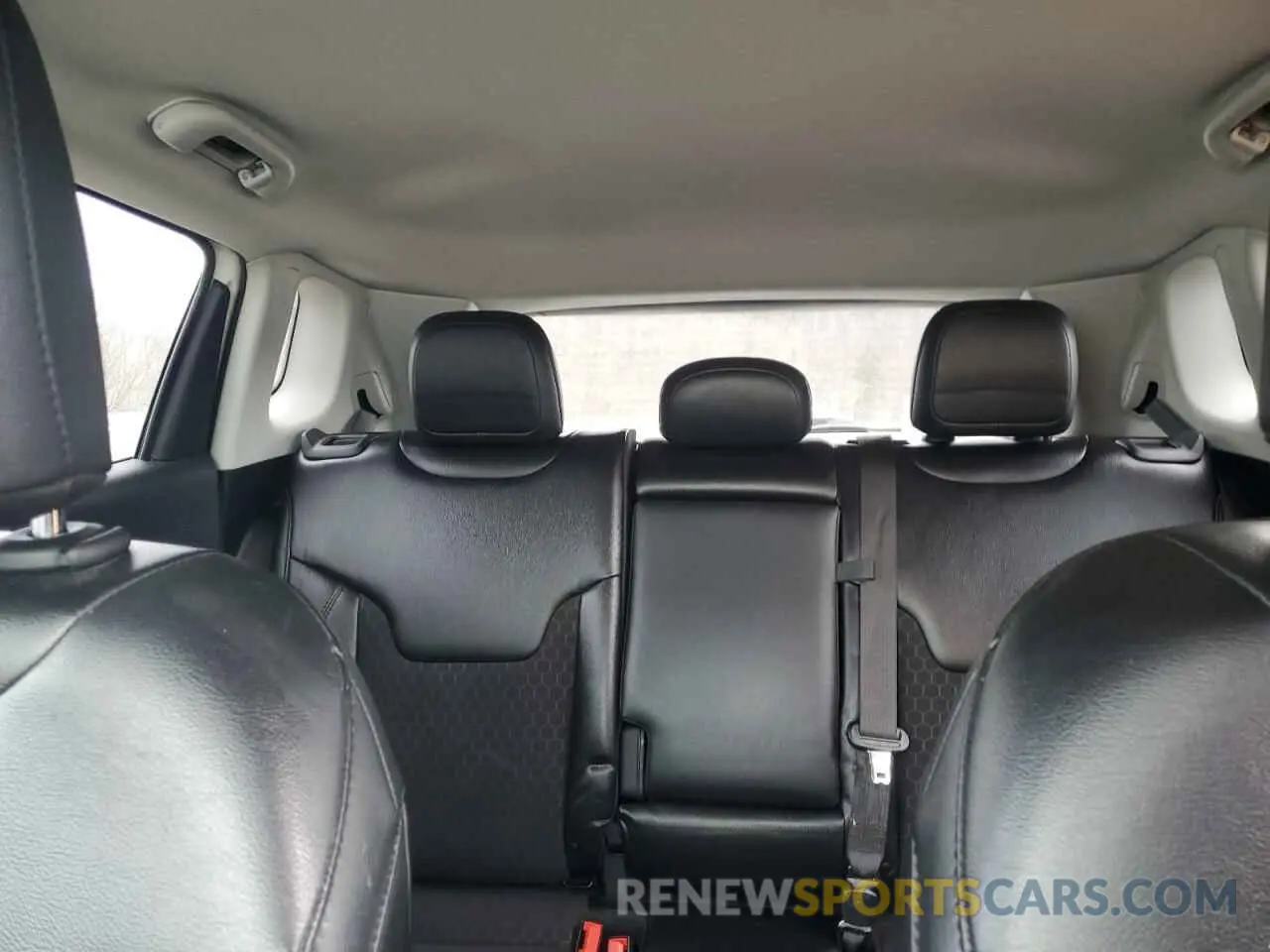10 Photograph of a damaged car 3C4NJDBB7LT164880 JEEP COMPASS 2020