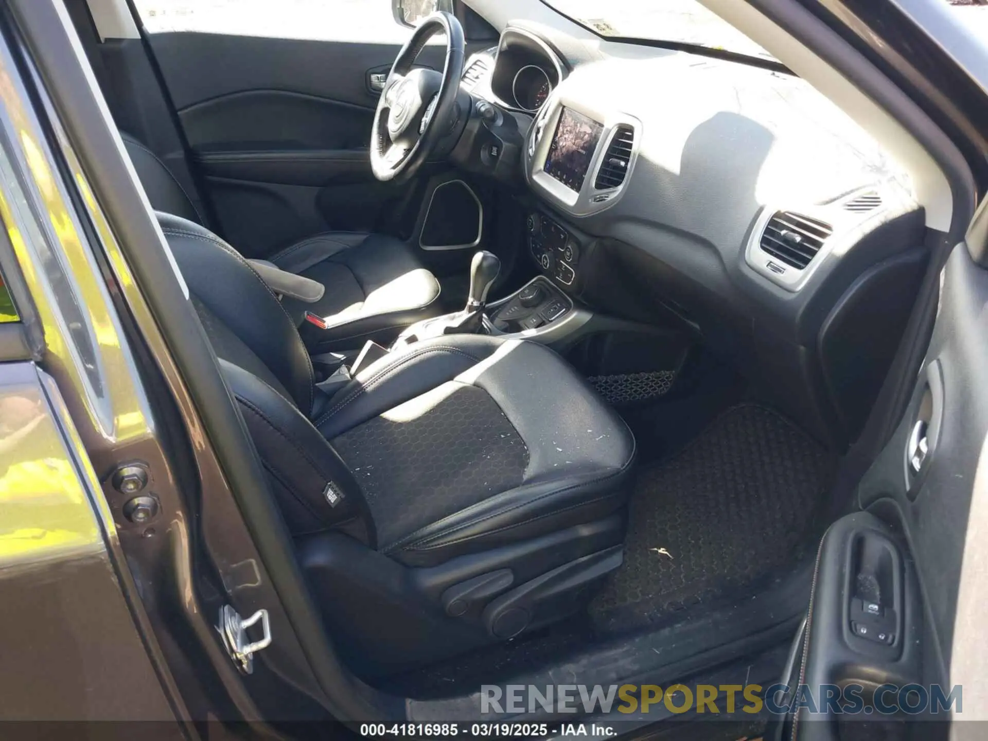 5 Photograph of a damaged car 3C4NJDBB7LT168900 JEEP COMPASS 2020