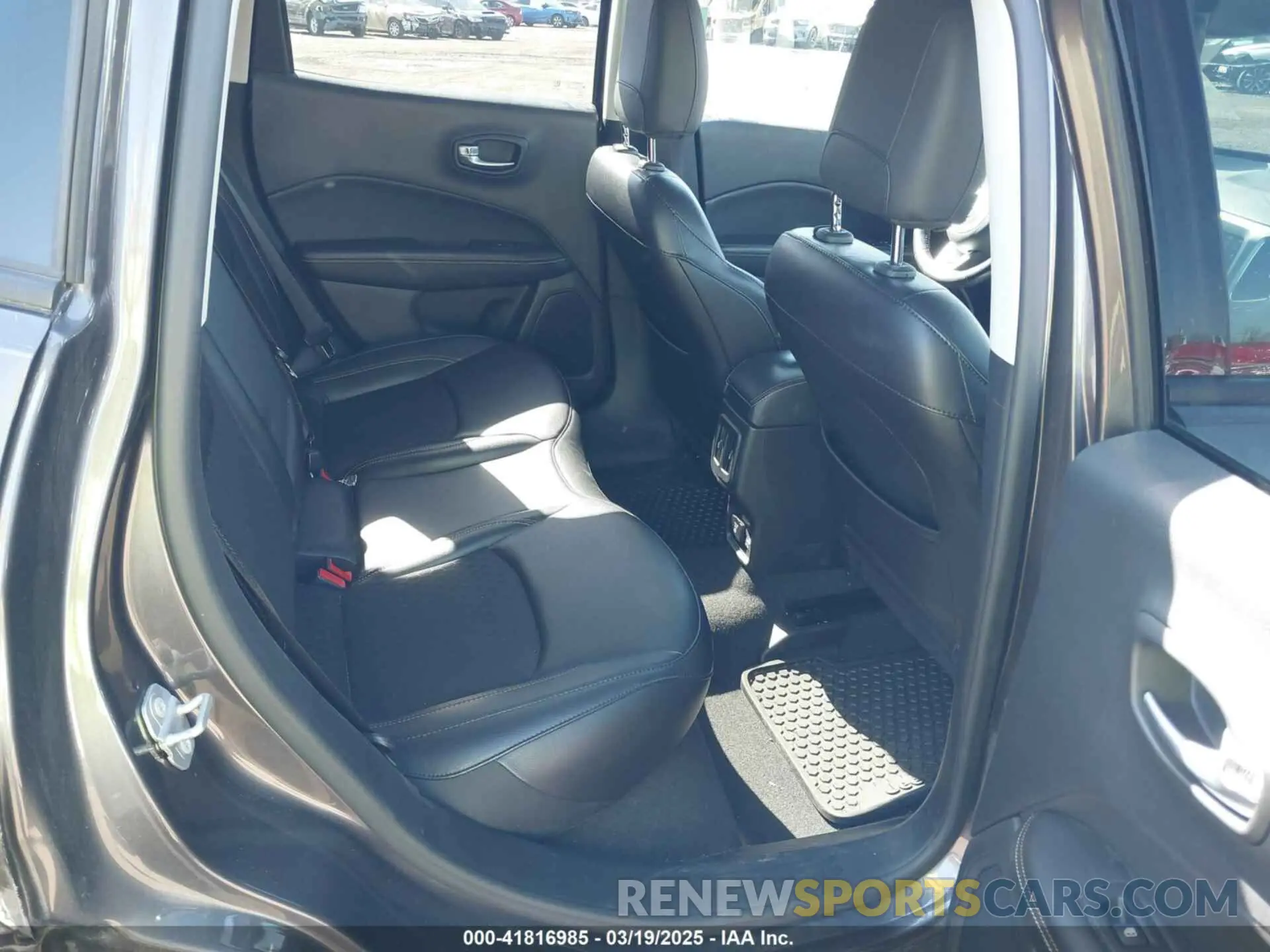 8 Photograph of a damaged car 3C4NJDBB7LT168900 JEEP COMPASS 2020