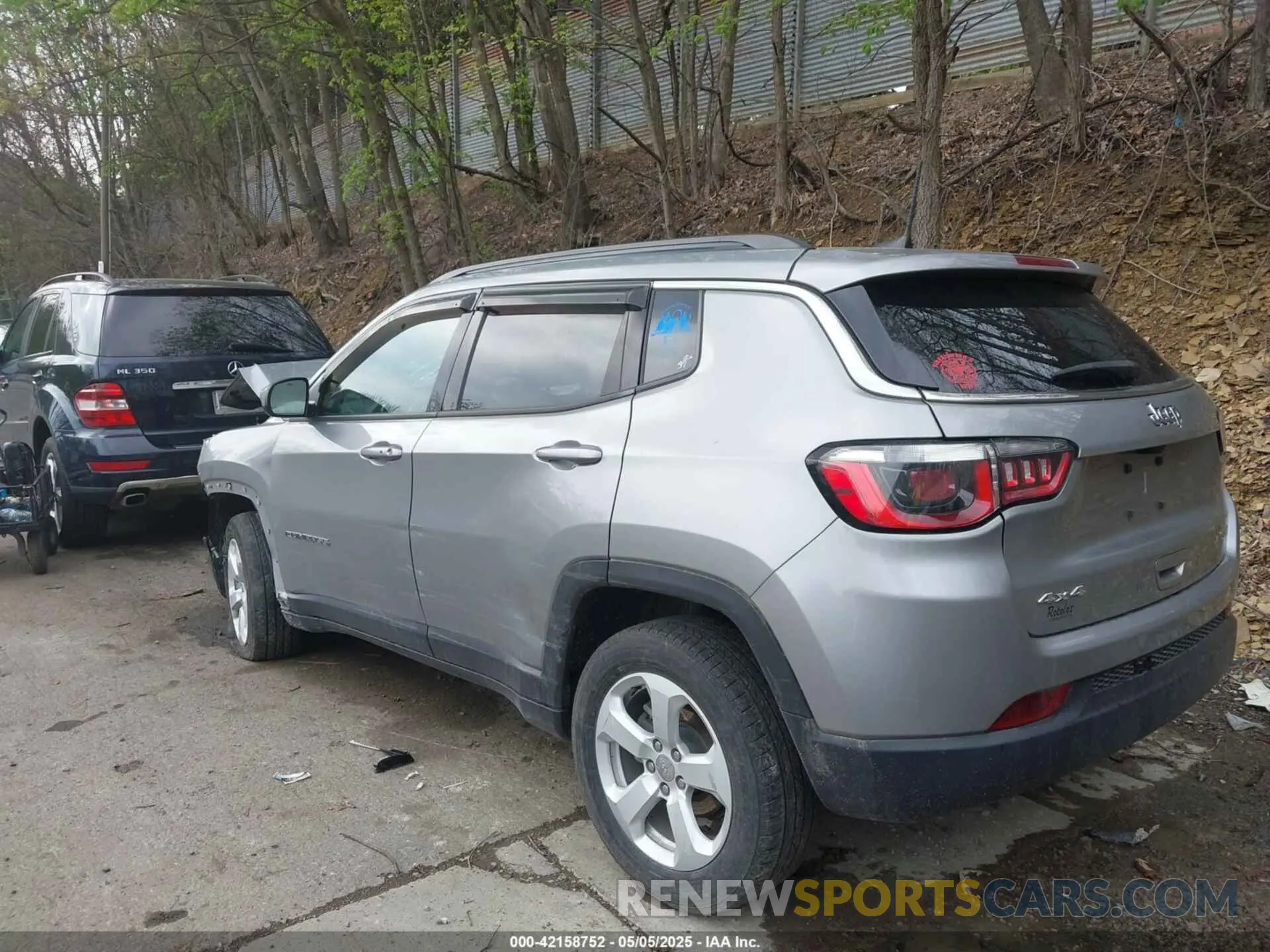 3 Photograph of a damaged car 3C4NJDBB7LT240789 JEEP COMPASS 2020