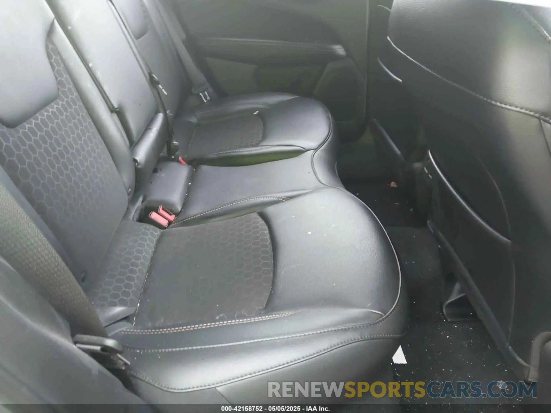8 Photograph of a damaged car 3C4NJDBB7LT240789 JEEP COMPASS 2020