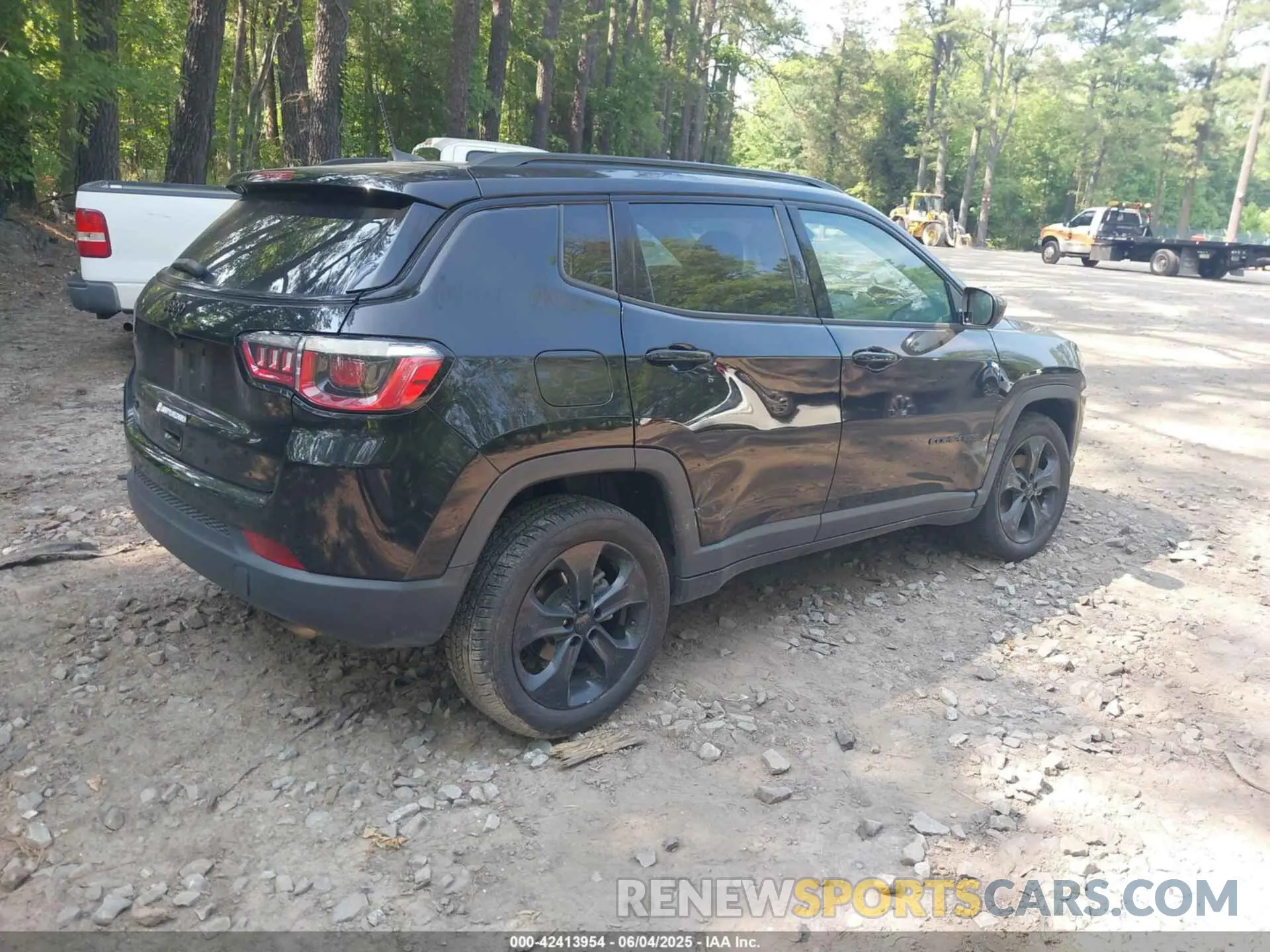 4 Photograph of a damaged car 3C4NJDBB8LT168615 JEEP COMPASS 2020