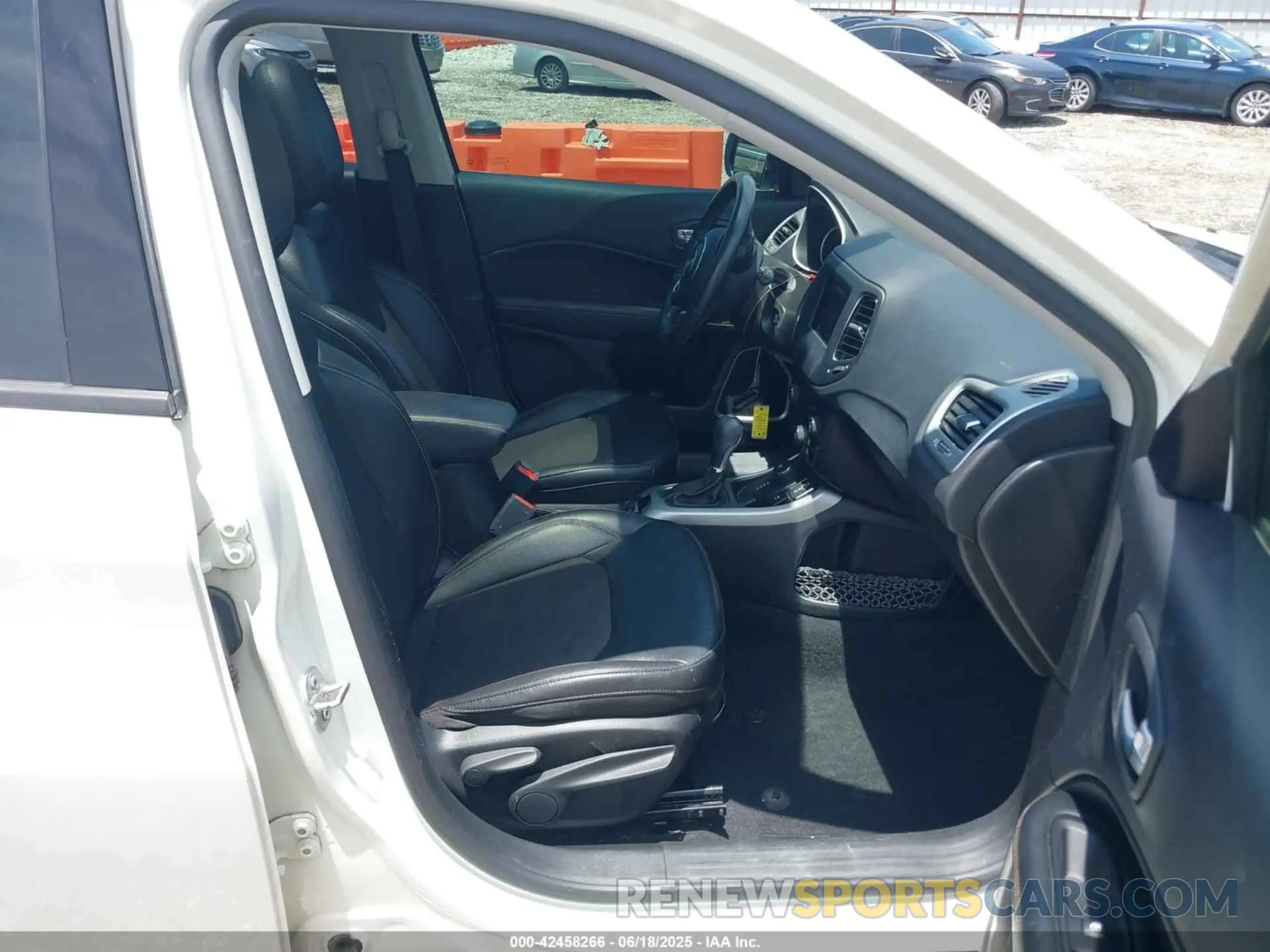 5 Photograph of a damaged car 3C4NJDBB8LT234466 JEEP COMPASS 2020