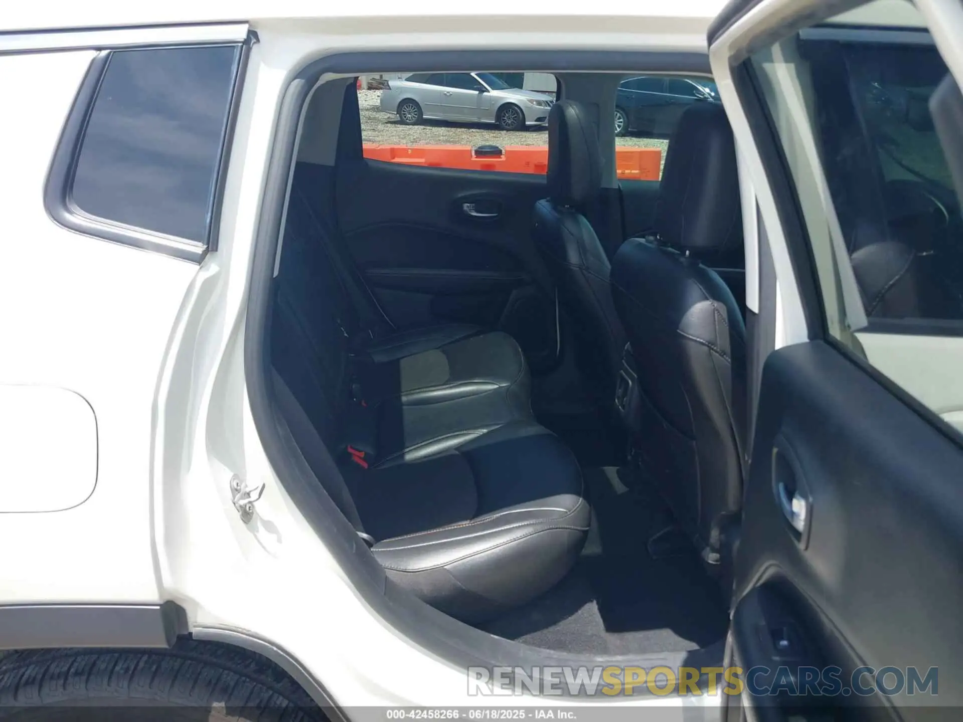 8 Photograph of a damaged car 3C4NJDBB8LT234466 JEEP COMPASS 2020