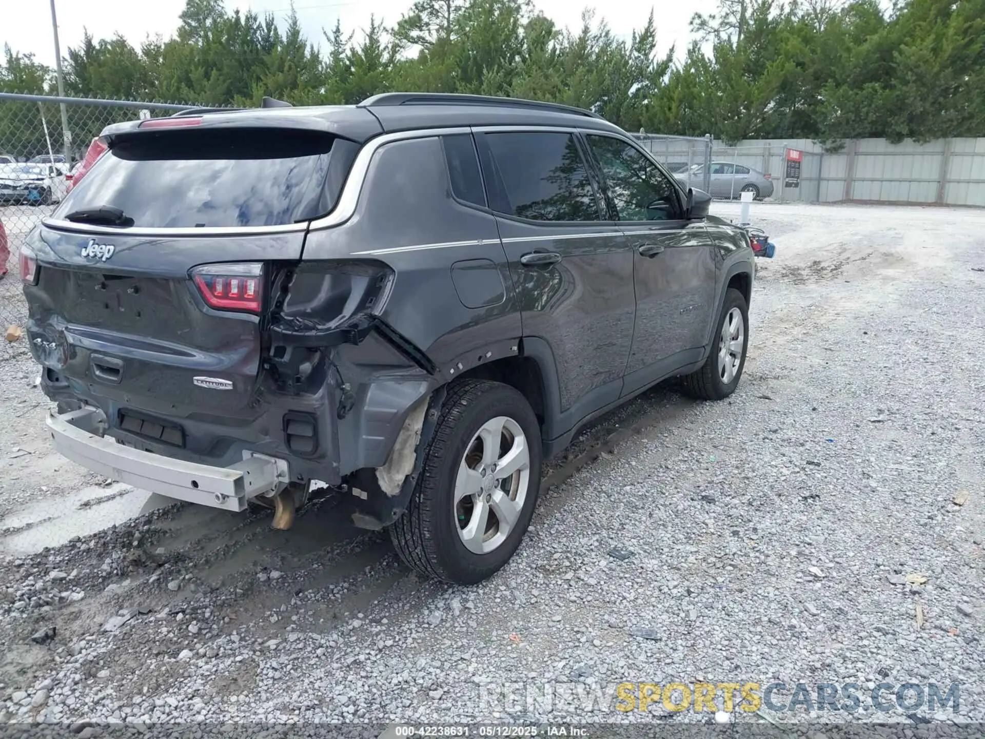 4 Photograph of a damaged car 3C4NJDBB9LT129693 JEEP COMPASS 2020