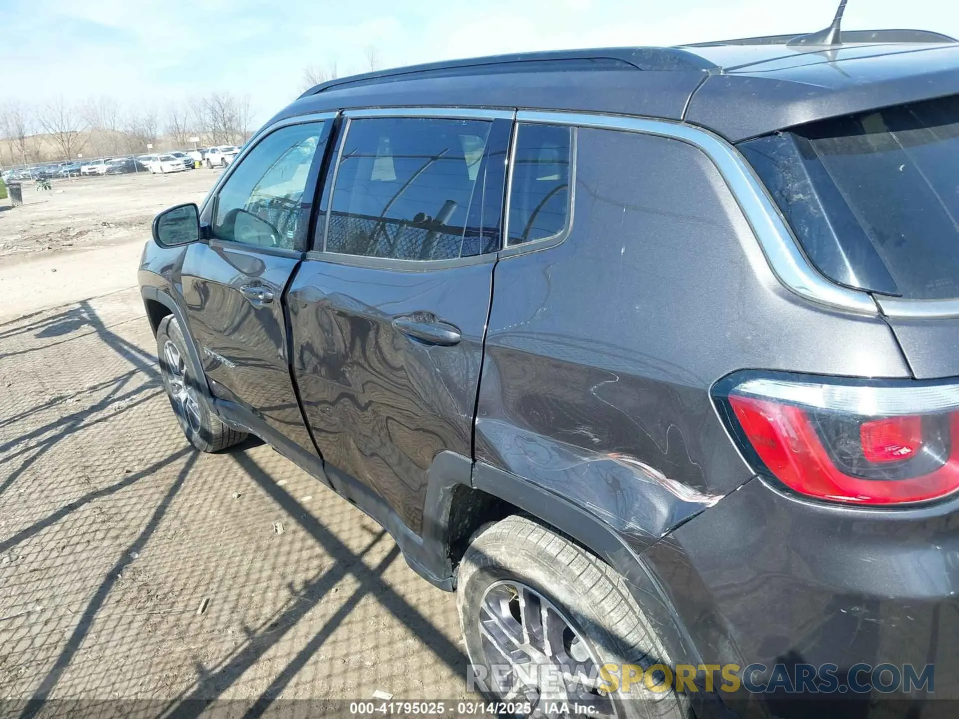 6 Photograph of a damaged car 3C4NJDBB9LT139429 JEEP COMPASS 2020