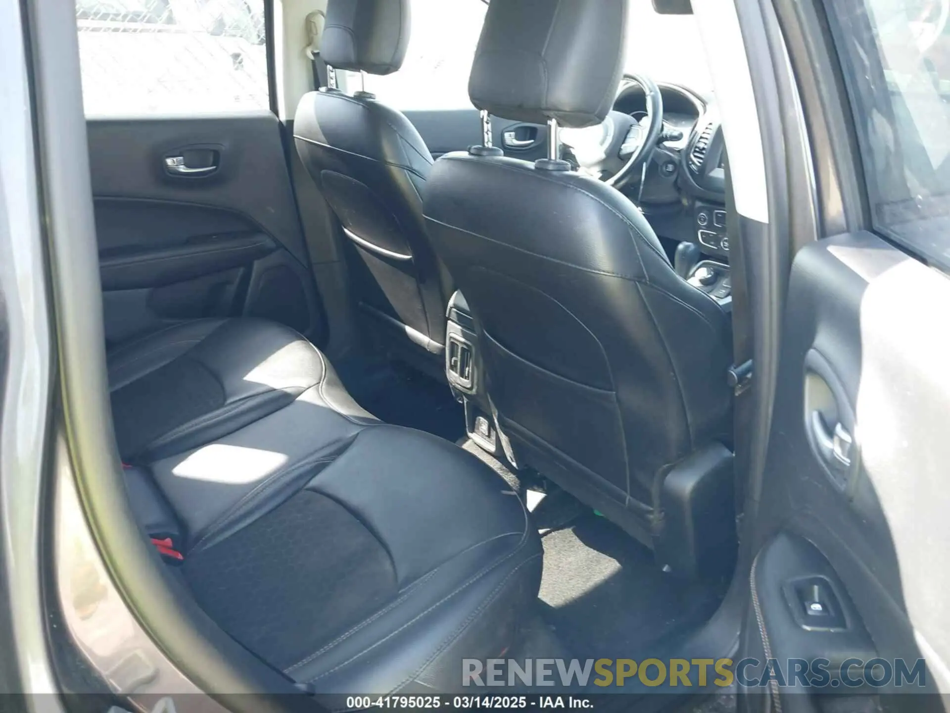8 Photograph of a damaged car 3C4NJDBB9LT139429 JEEP COMPASS 2020