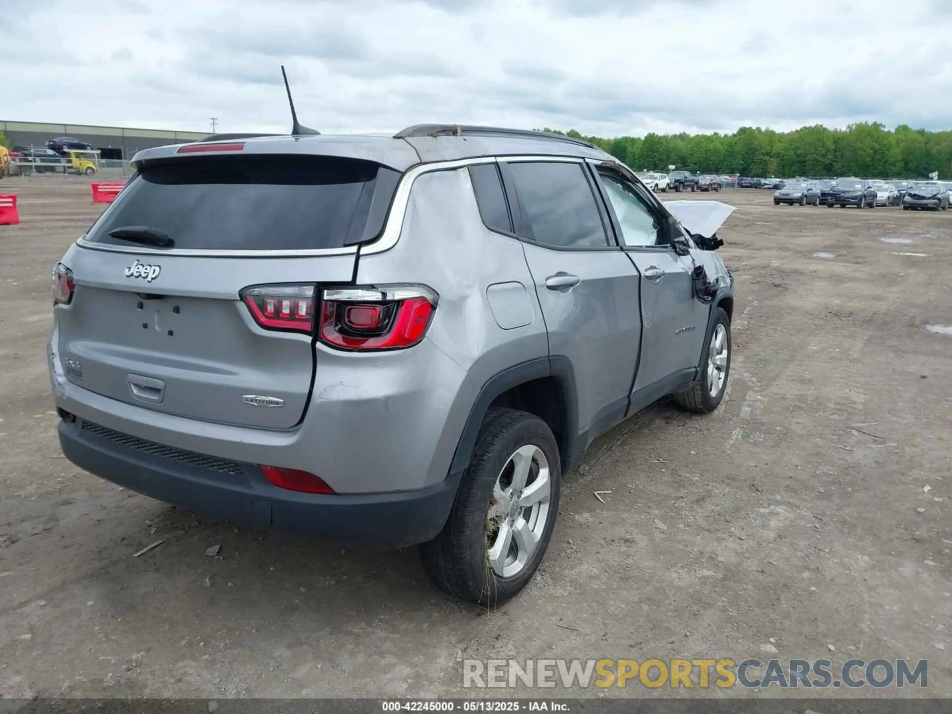 4 Photograph of a damaged car 3C4NJDBB9LT252474 JEEP COMPASS 2020