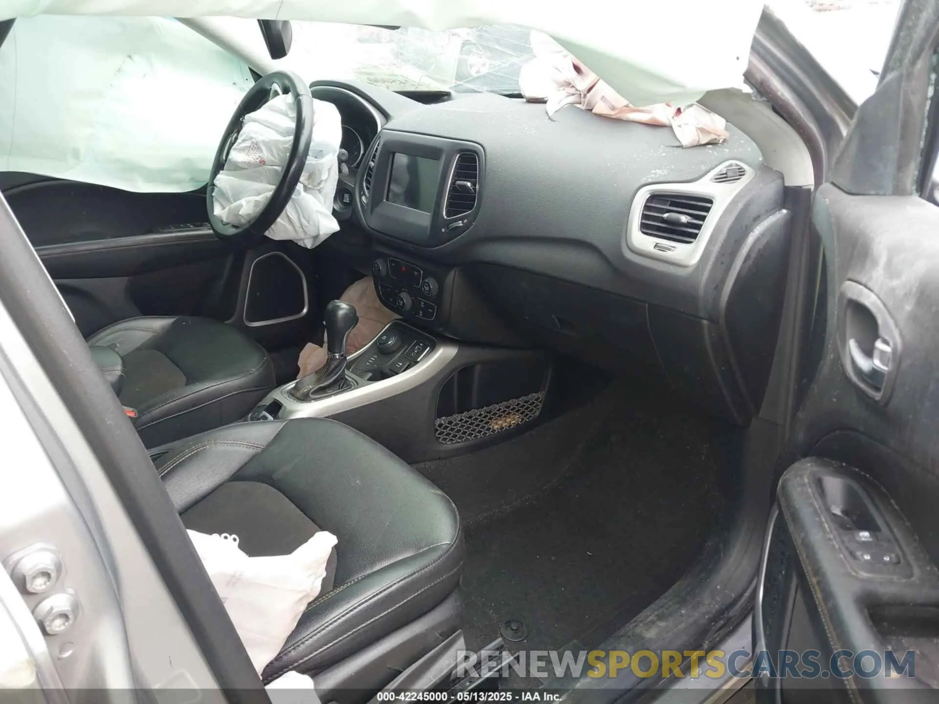 5 Photograph of a damaged car 3C4NJDBB9LT252474 JEEP COMPASS 2020