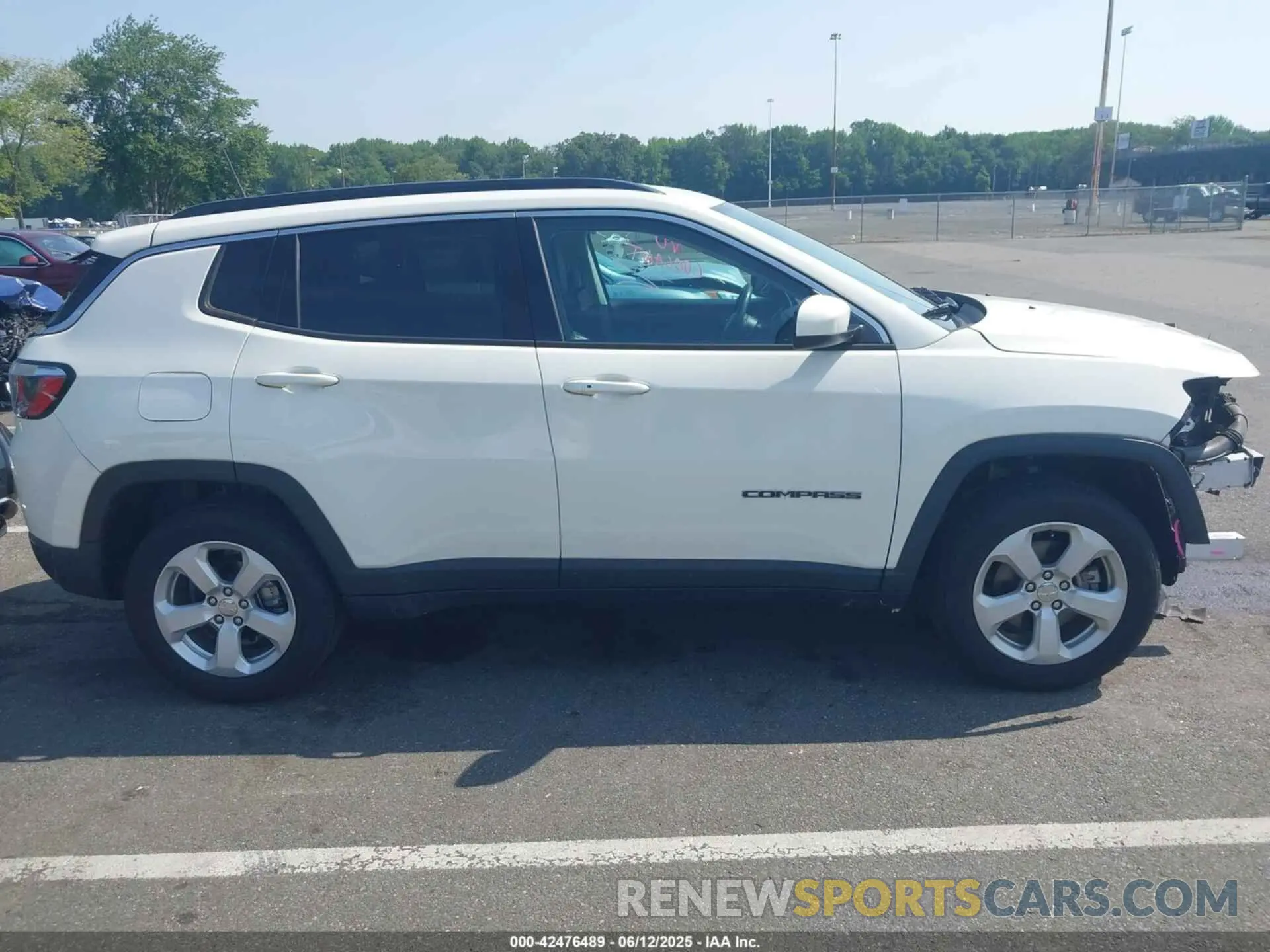 13 Photograph of a damaged car 3C4NJDBBXLT168695 JEEP COMPASS 2020