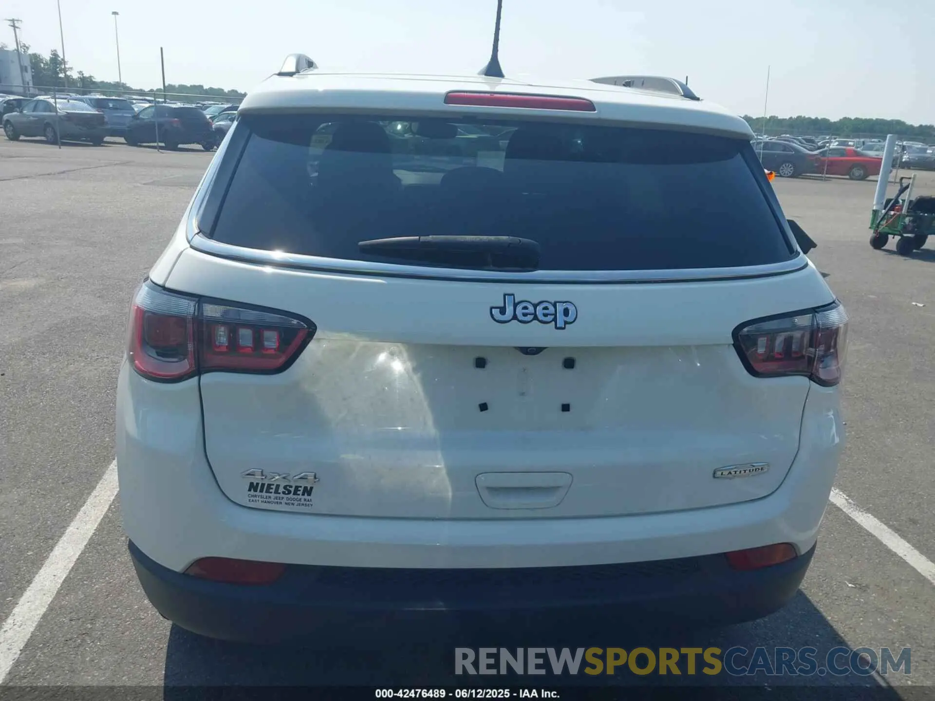 16 Photograph of a damaged car 3C4NJDBBXLT168695 JEEP COMPASS 2020