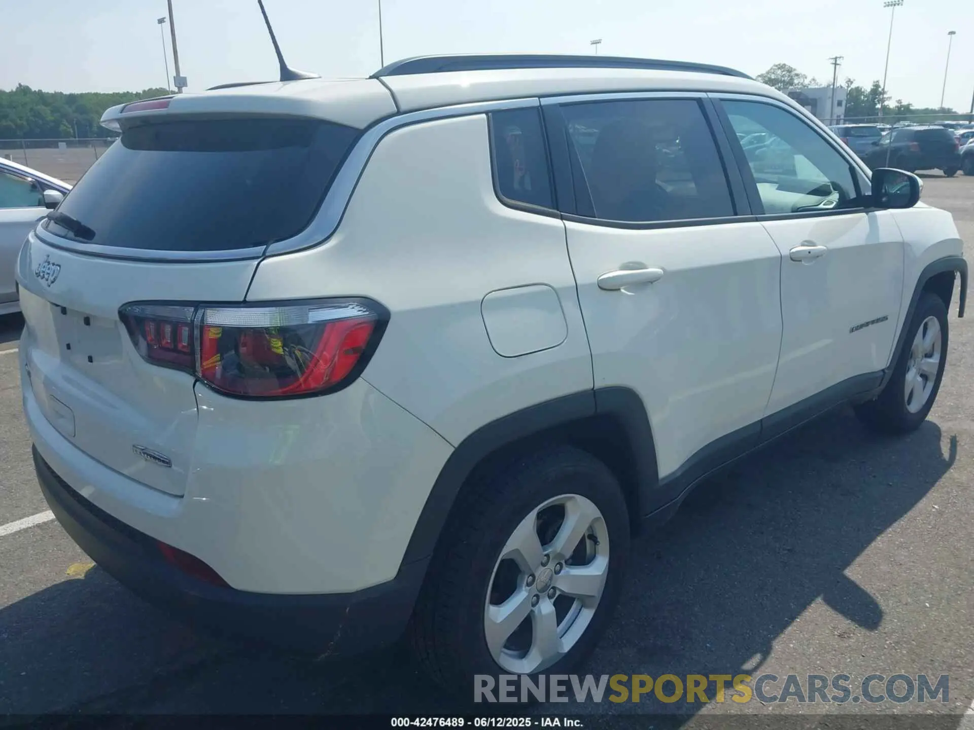 4 Photograph of a damaged car 3C4NJDBBXLT168695 JEEP COMPASS 2020