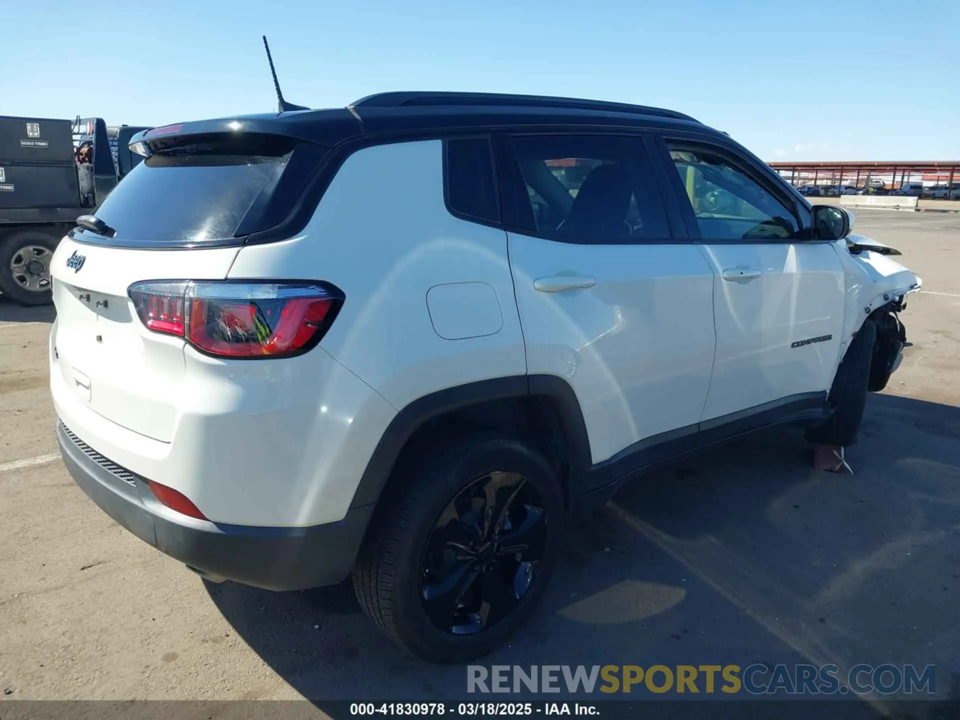 4 Photograph of a damaged car 3C4NJDBBXLT203932 JEEP COMPASS 2020