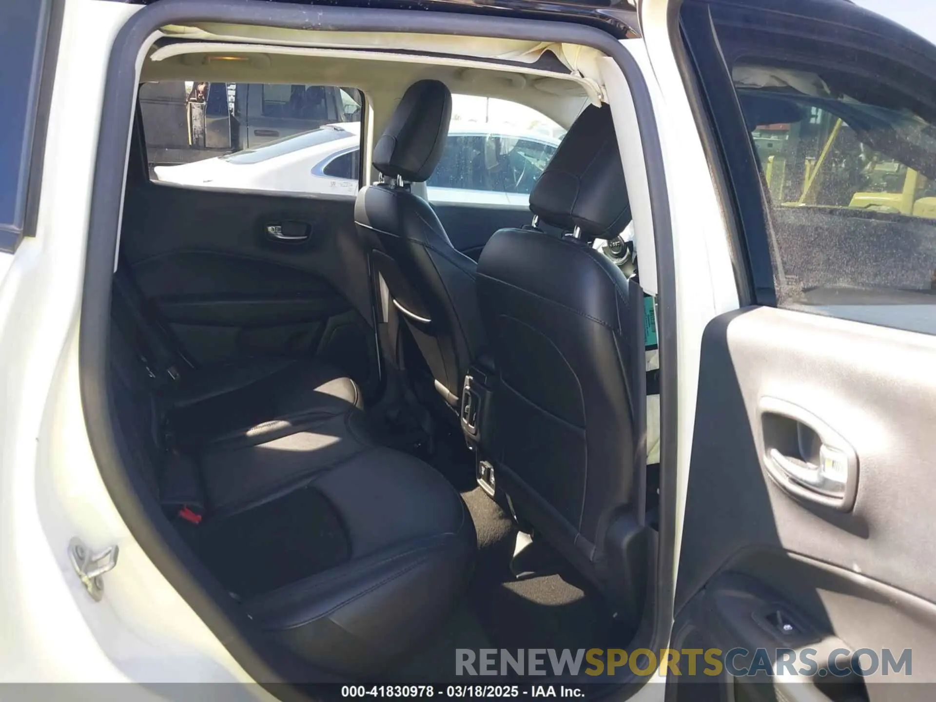 8 Photograph of a damaged car 3C4NJDBBXLT203932 JEEP COMPASS 2020