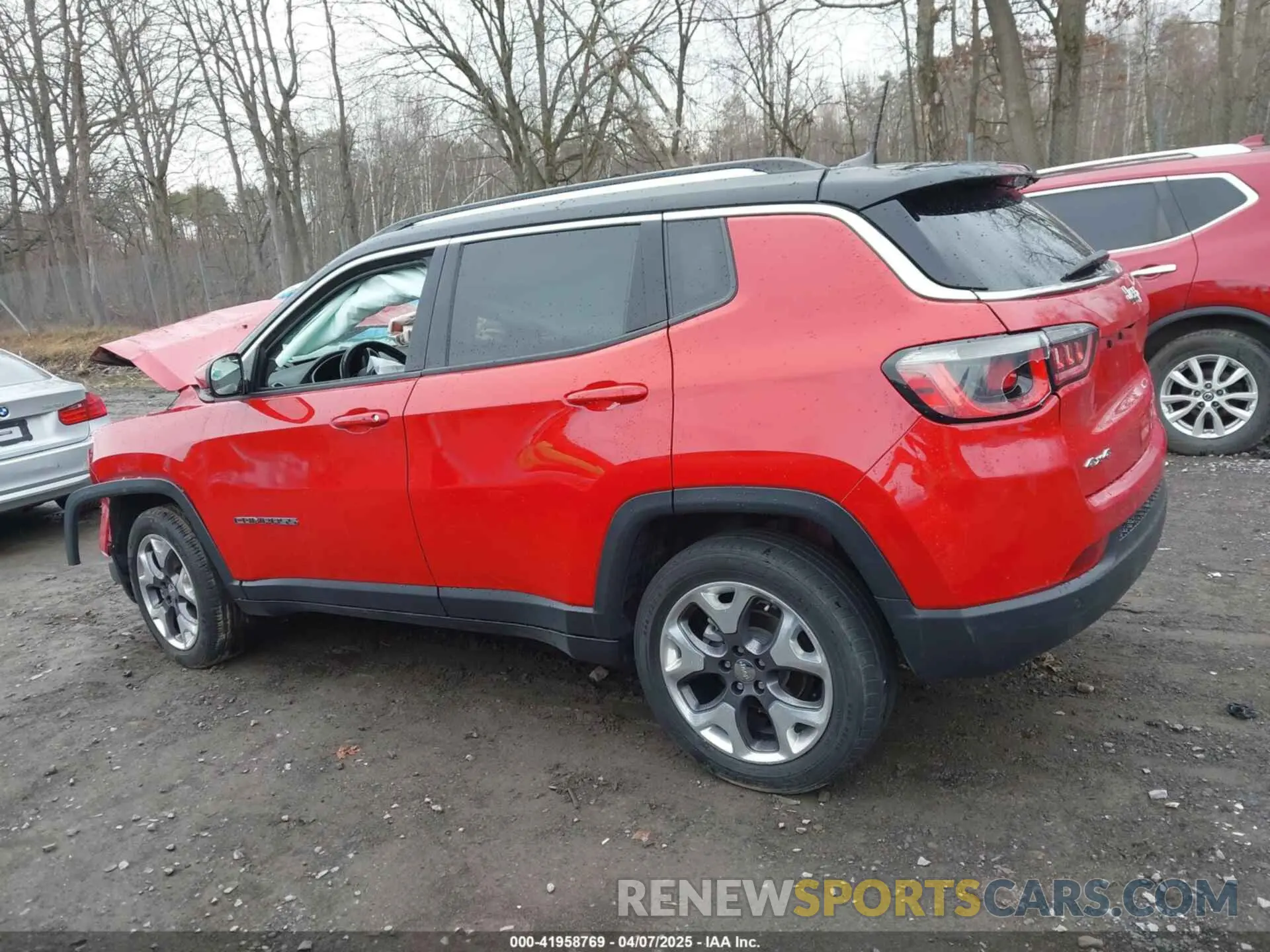 13 Photograph of a damaged car 3C4NJDCB0LT118306 JEEP COMPASS 2020
