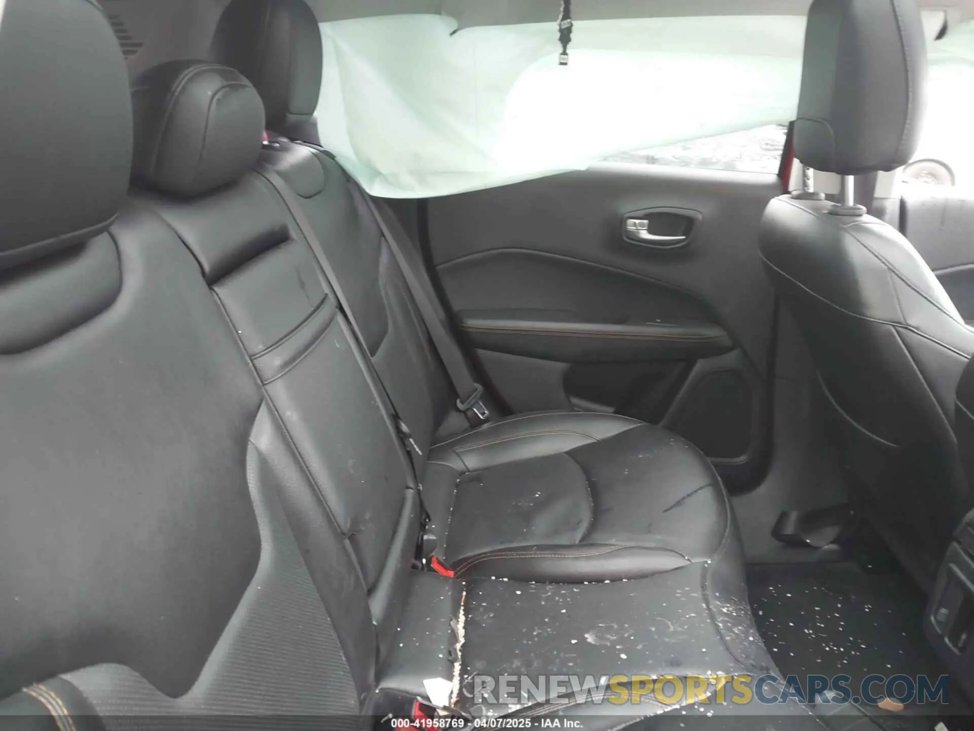 8 Photograph of a damaged car 3C4NJDCB0LT118306 JEEP COMPASS 2020