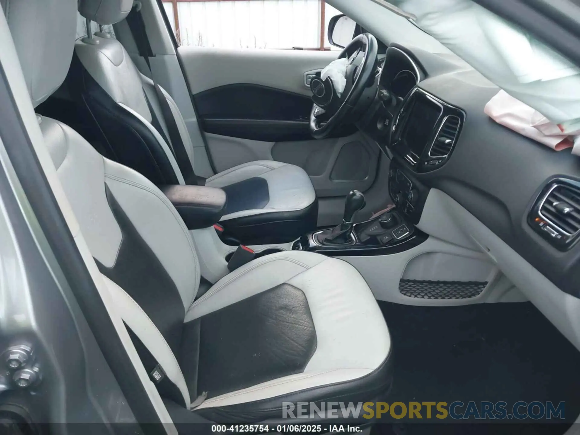 5 Photograph of a damaged car 3C4NJDCB0LT127507 JEEP COMPASS 2020