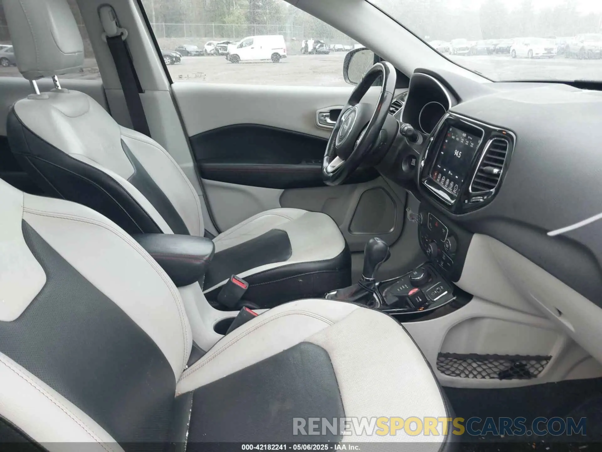 5 Photograph of a damaged car 3C4NJDCB0LT233570 JEEP COMPASS 2020