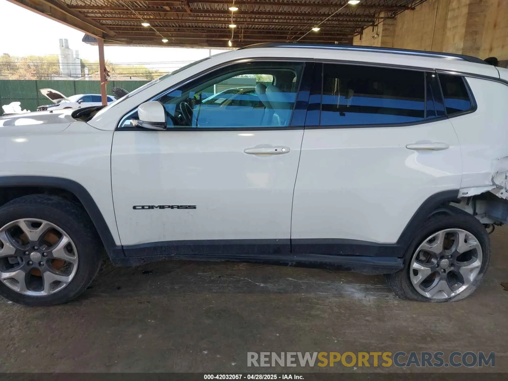 15 Photograph of a damaged car 3C4NJDCB1LT123515 JEEP COMPASS 2020