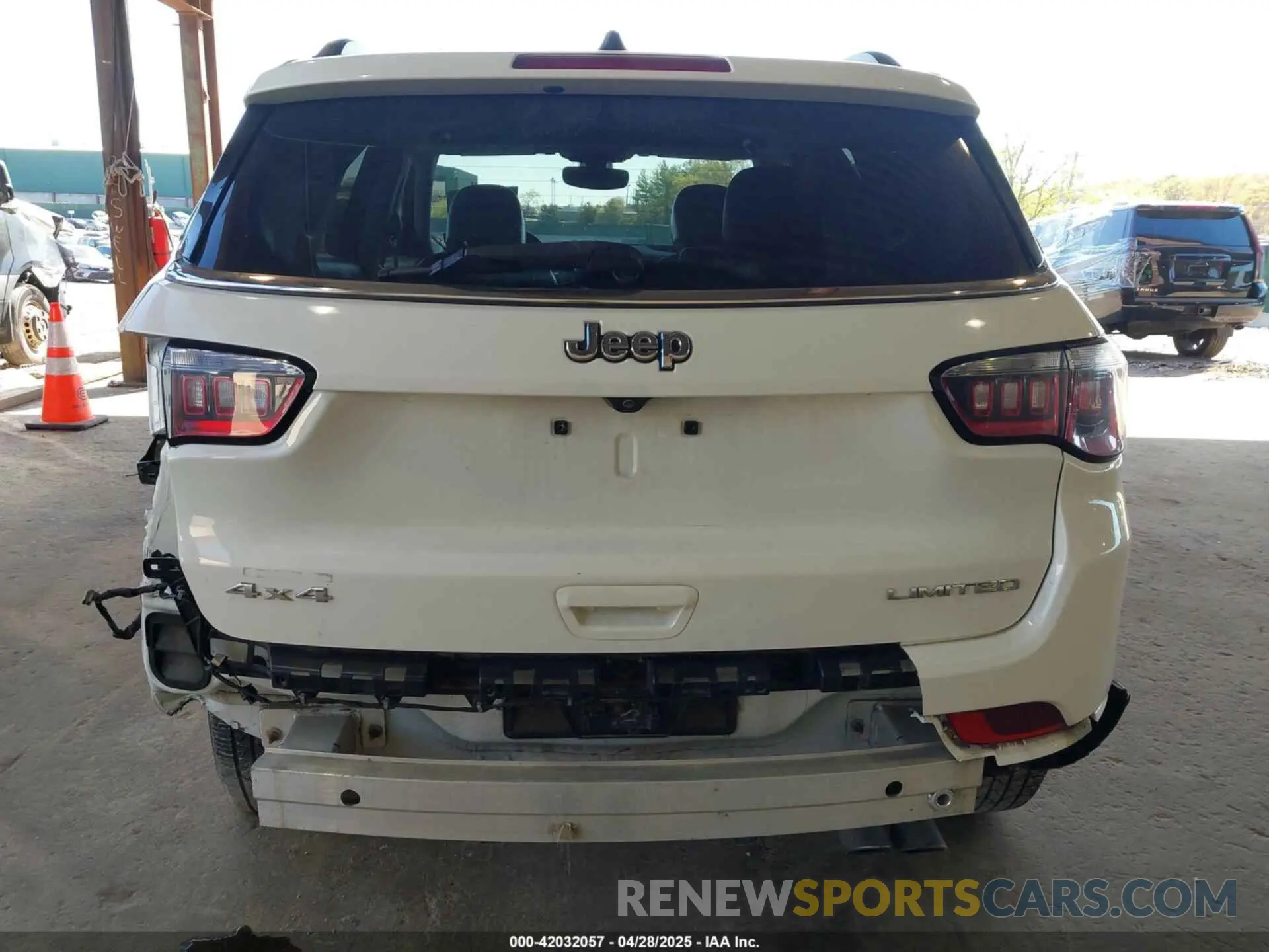 17 Photograph of a damaged car 3C4NJDCB1LT123515 JEEP COMPASS 2020