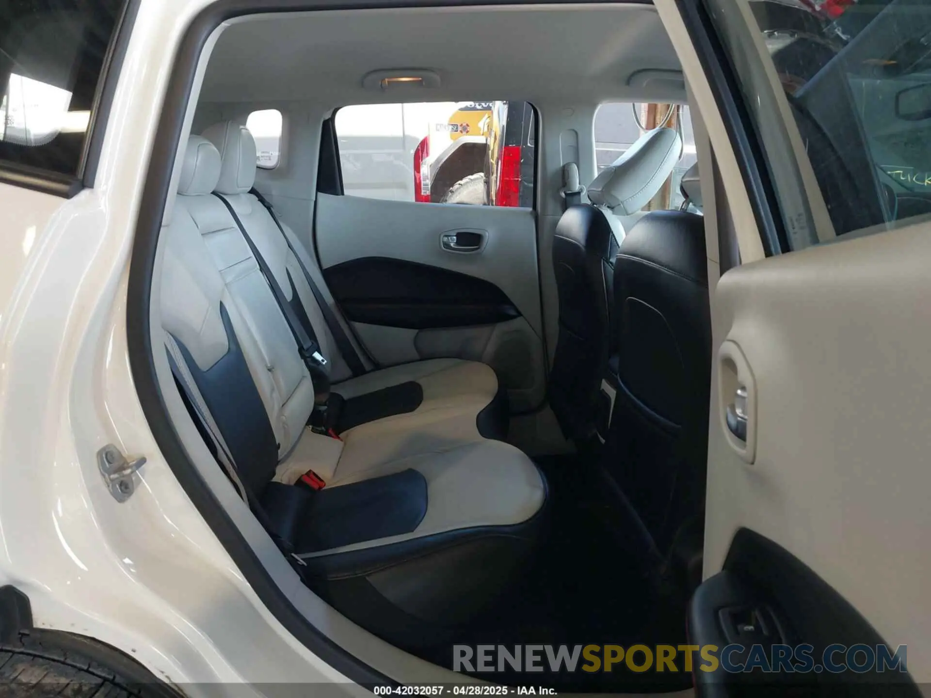8 Photograph of a damaged car 3C4NJDCB1LT123515 JEEP COMPASS 2020