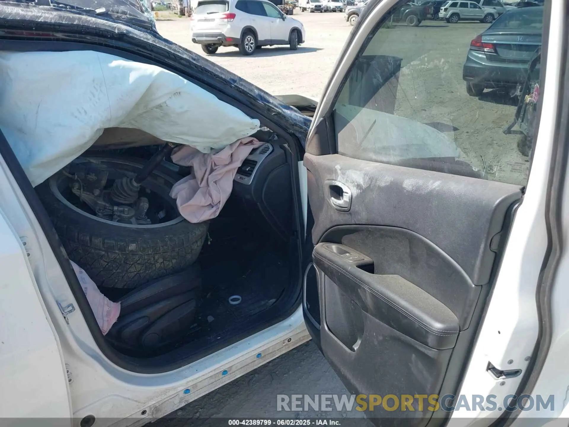 5 Photograph of a damaged car 3C4NJDCB1LT137611 JEEP COMPASS 2020