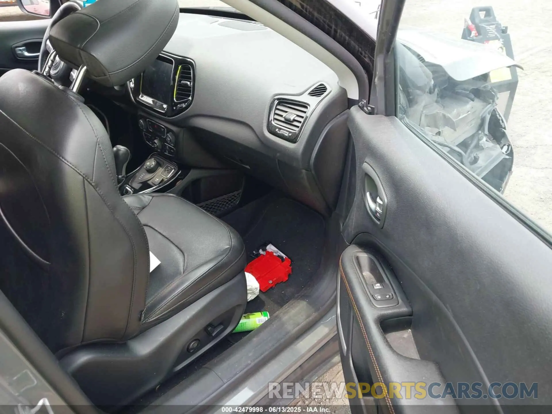 5 Photograph of a damaged car 3C4NJDCB1LT164260 JEEP COMPASS 2020
