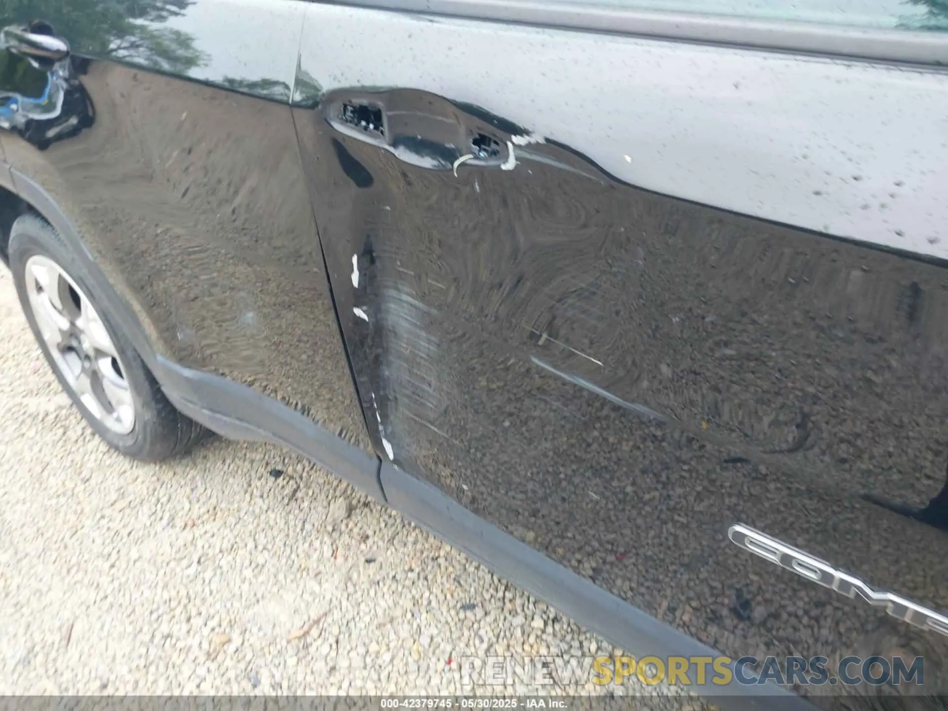 19 Photograph of a damaged car 3C4NJDCB1LT233447 JEEP COMPASS 2020