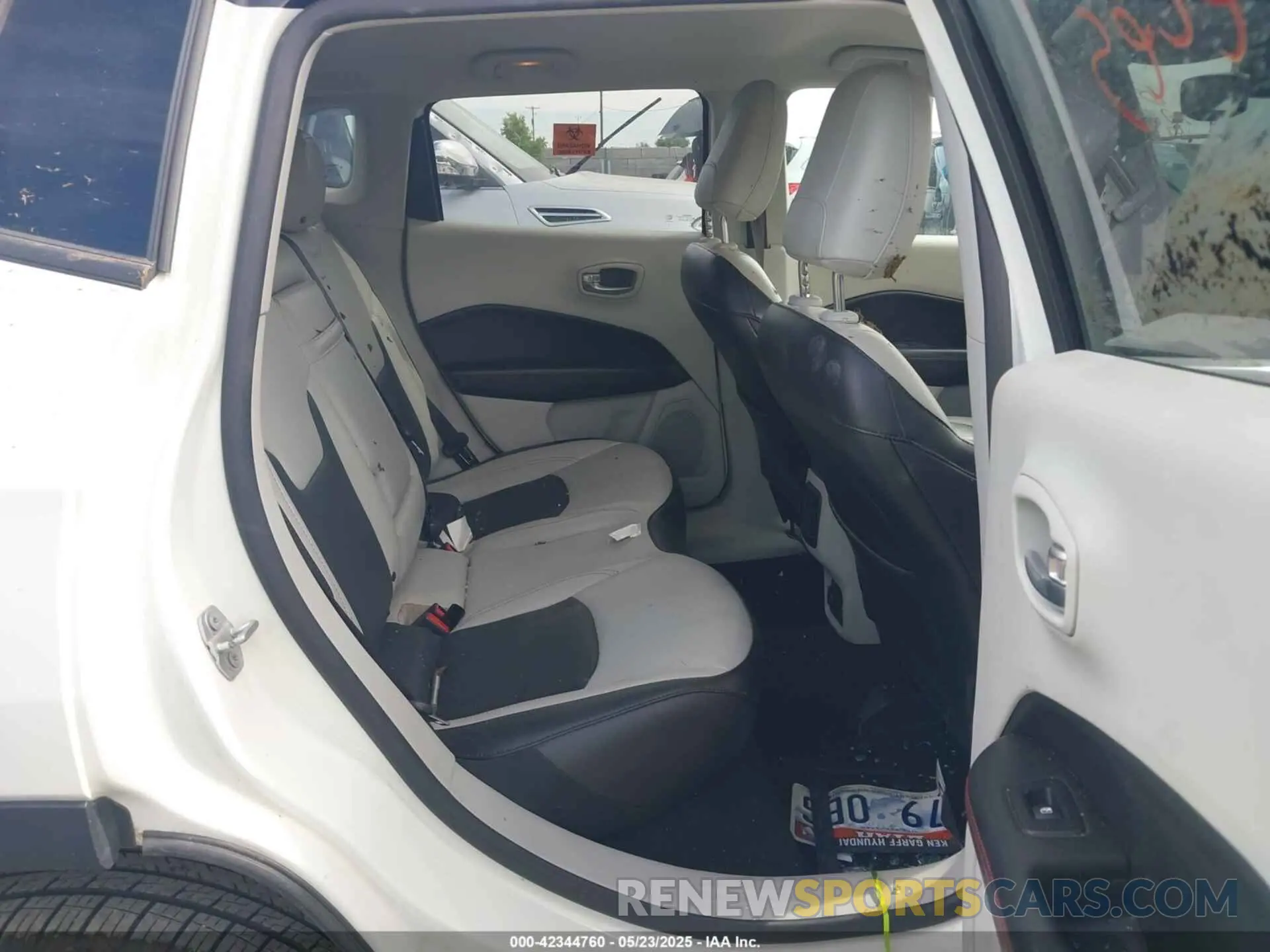 8 Photograph of a damaged car 3C4NJDCB4LT122066 JEEP COMPASS 2020