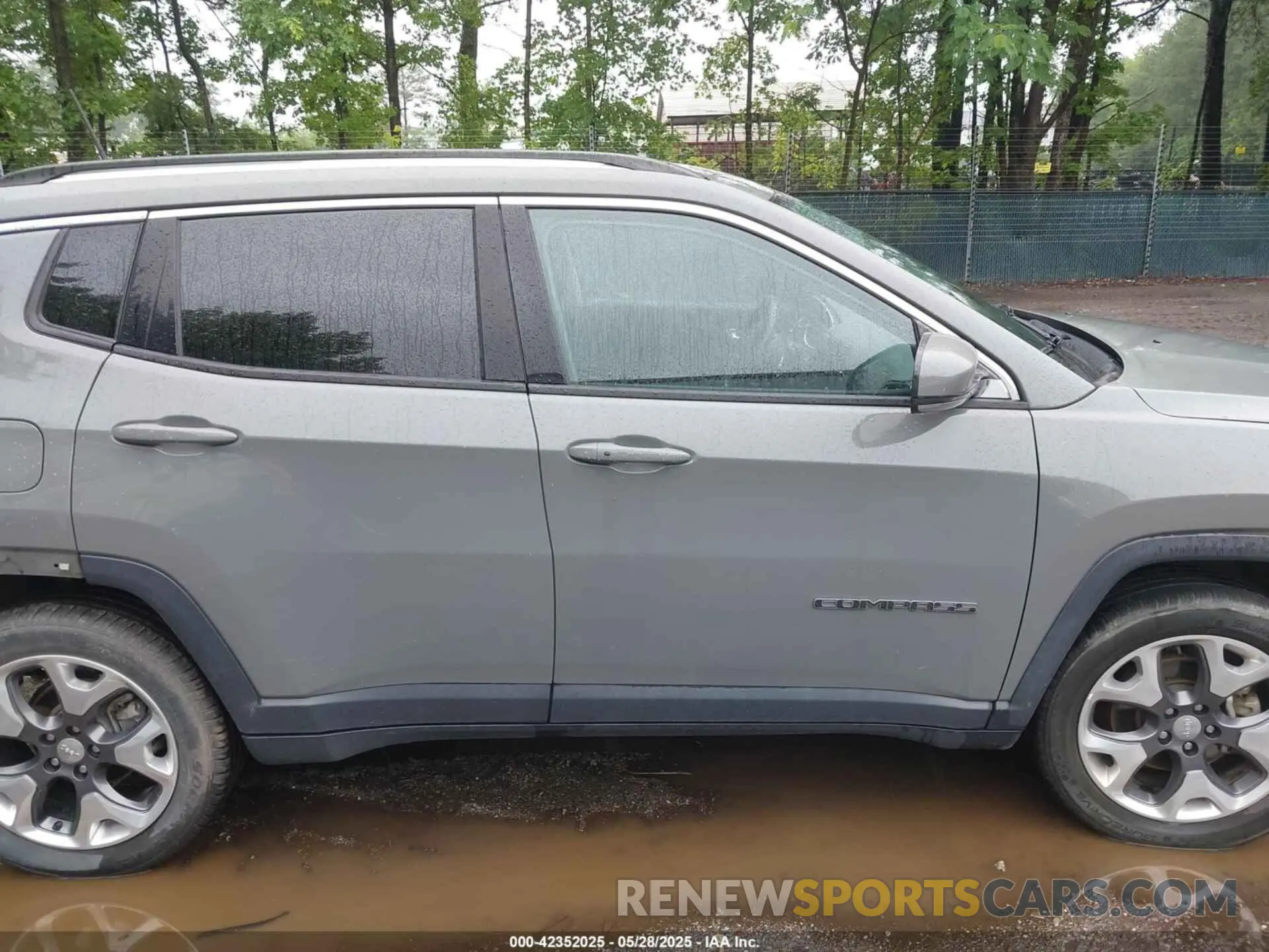 13 Photograph of a damaged car 3C4NJDCB4LT126814 JEEP COMPASS 2020