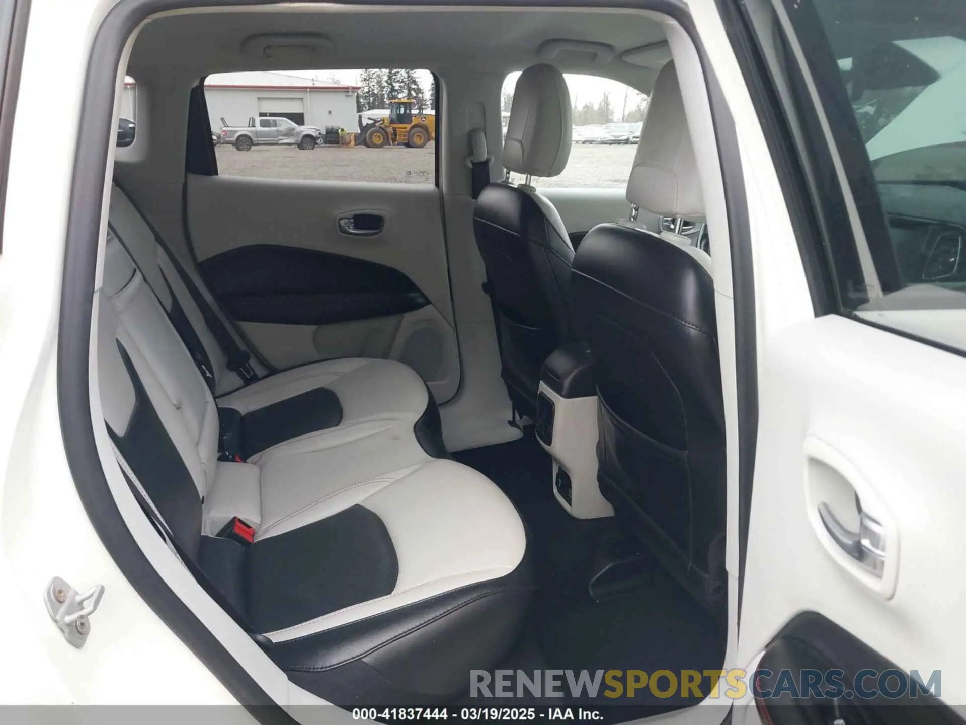 8 Photograph of a damaged car 3C4NJDCB5LT153584 JEEP COMPASS 2020